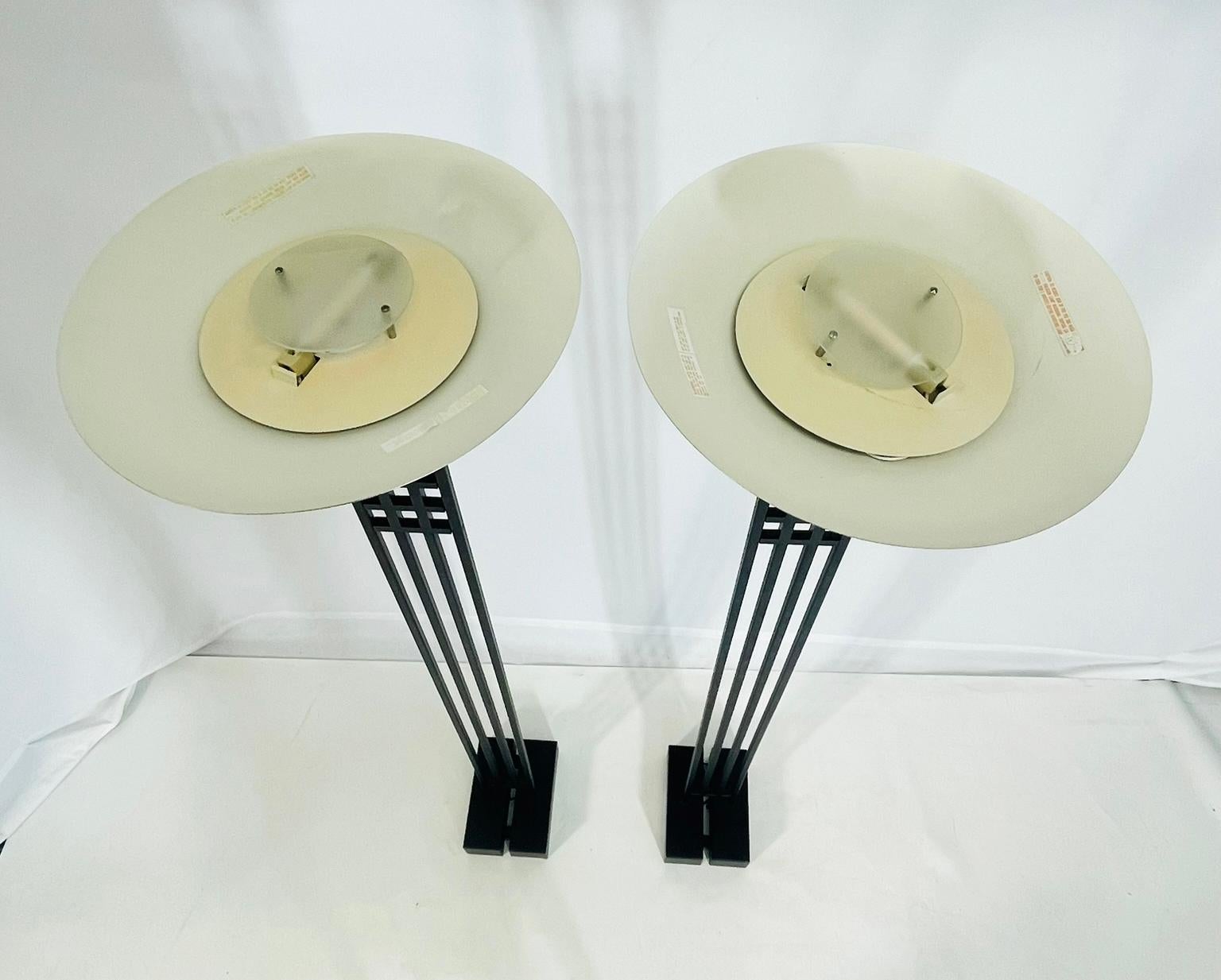Acier Paire de lampadaires/Torchieres de Robert Sonneman pour George Kovacs, États-Unis 1987 en vente