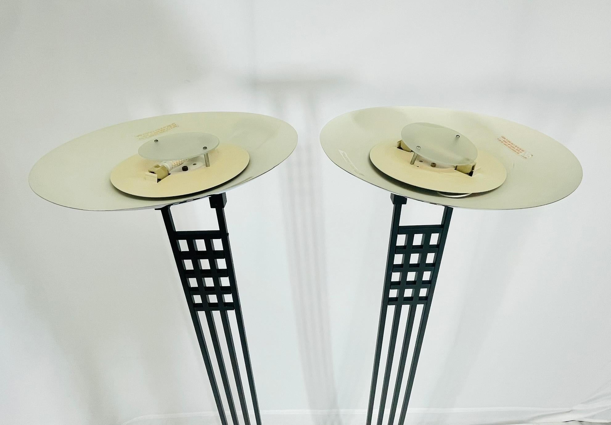 Paire de lampadaires/Torchieres de Robert Sonneman pour George Kovacs, États-Unis 1987 en vente 1