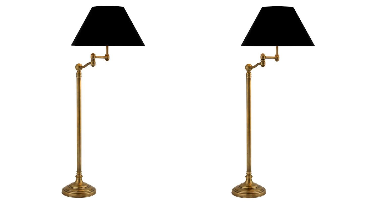 Paar Stehlampen, Vintage-Messing-Finish und Gelenkarm, klassischer Stil. (Französisch) im Angebot