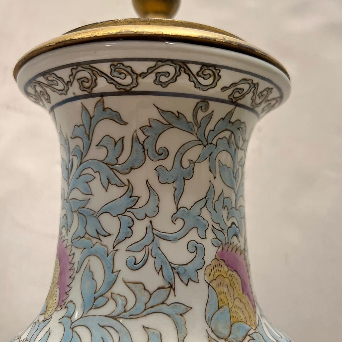 Chinois Paire de lampes chinoises à fleurs en vente
