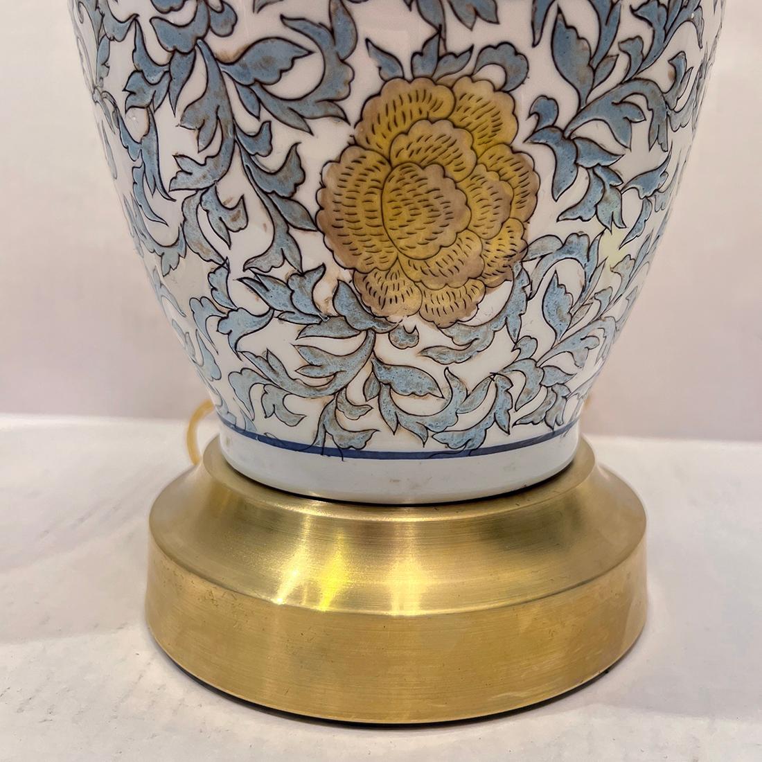 Porcelaine Paire de lampes chinoises à fleurs en vente