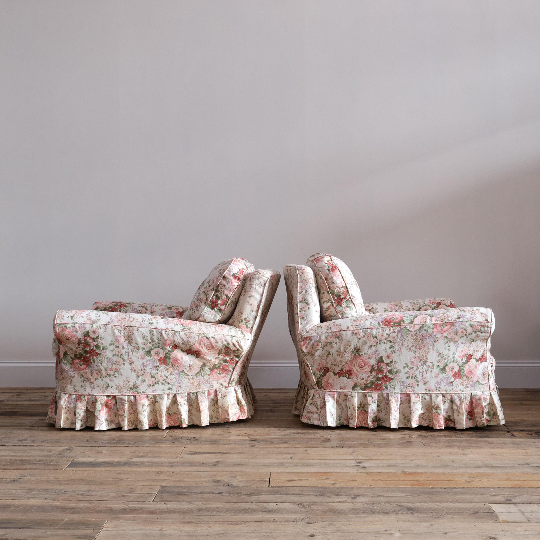 Linen Pair of Floral Country House Armchairs