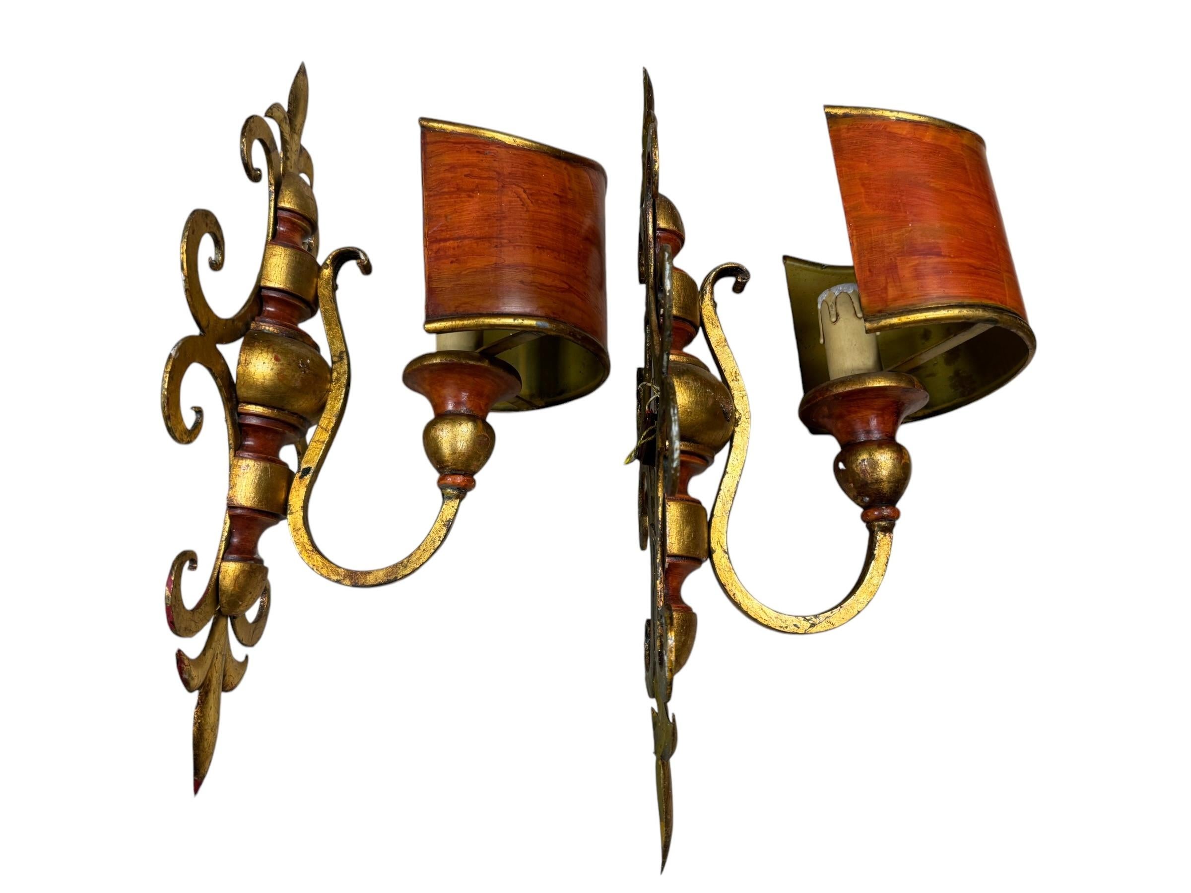 Pair of Floral Lily Tole Sconces with moveable Shade Gilded Metal, 1960s For Sale 3