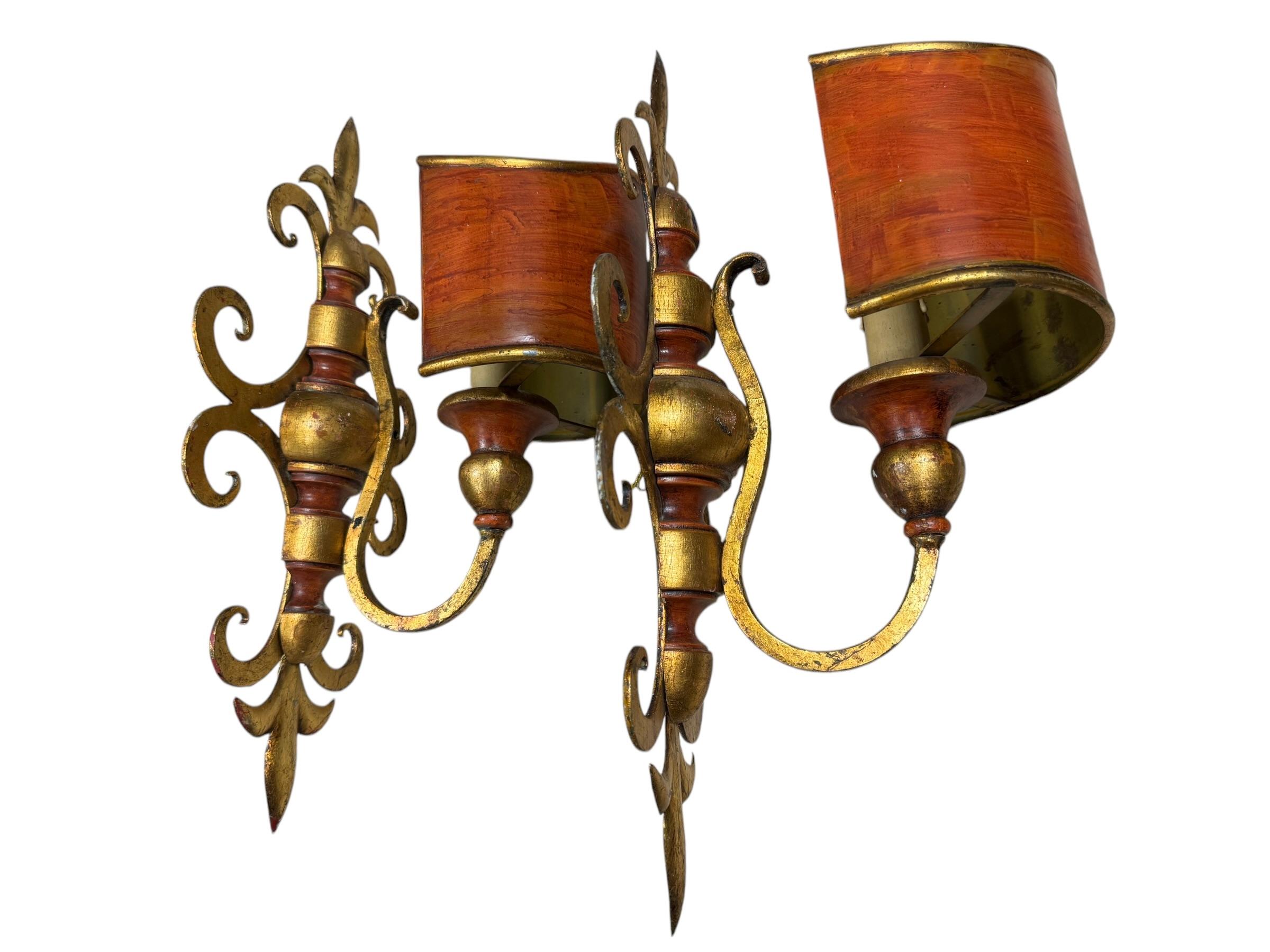 Pair of Floral Lily Tole Sconces with moveable Shade Gilded Metal, 1960s For Sale 4