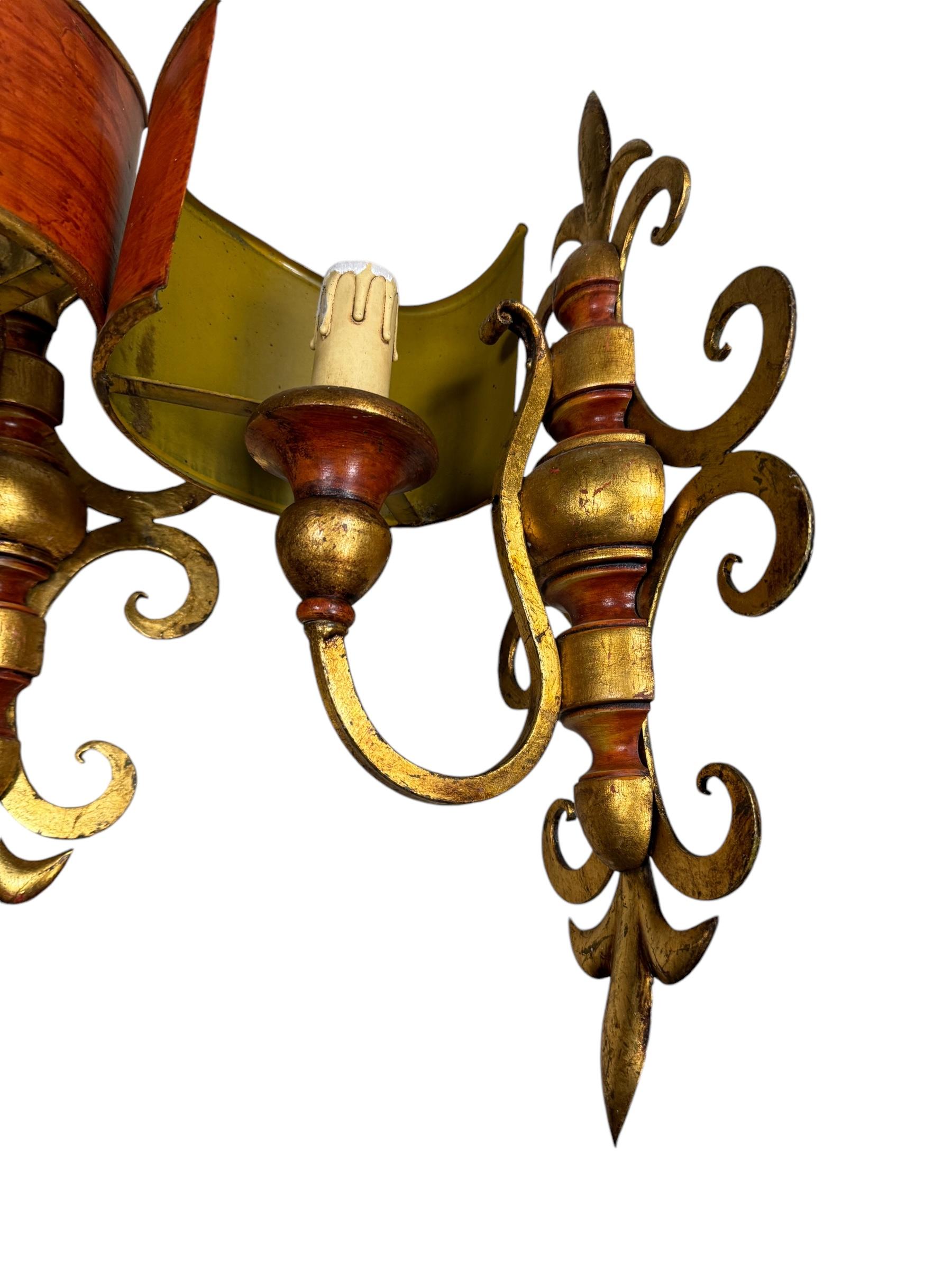 Pair of Floral Lily Tole Sconces with moveable Shade Gilded Metal, 1960s In Good Condition For Sale In Nuernberg, DE