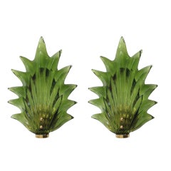 Coppia di applique floreali in vetro di Murano di colore verde, illuminazione italiana in vetro artistico