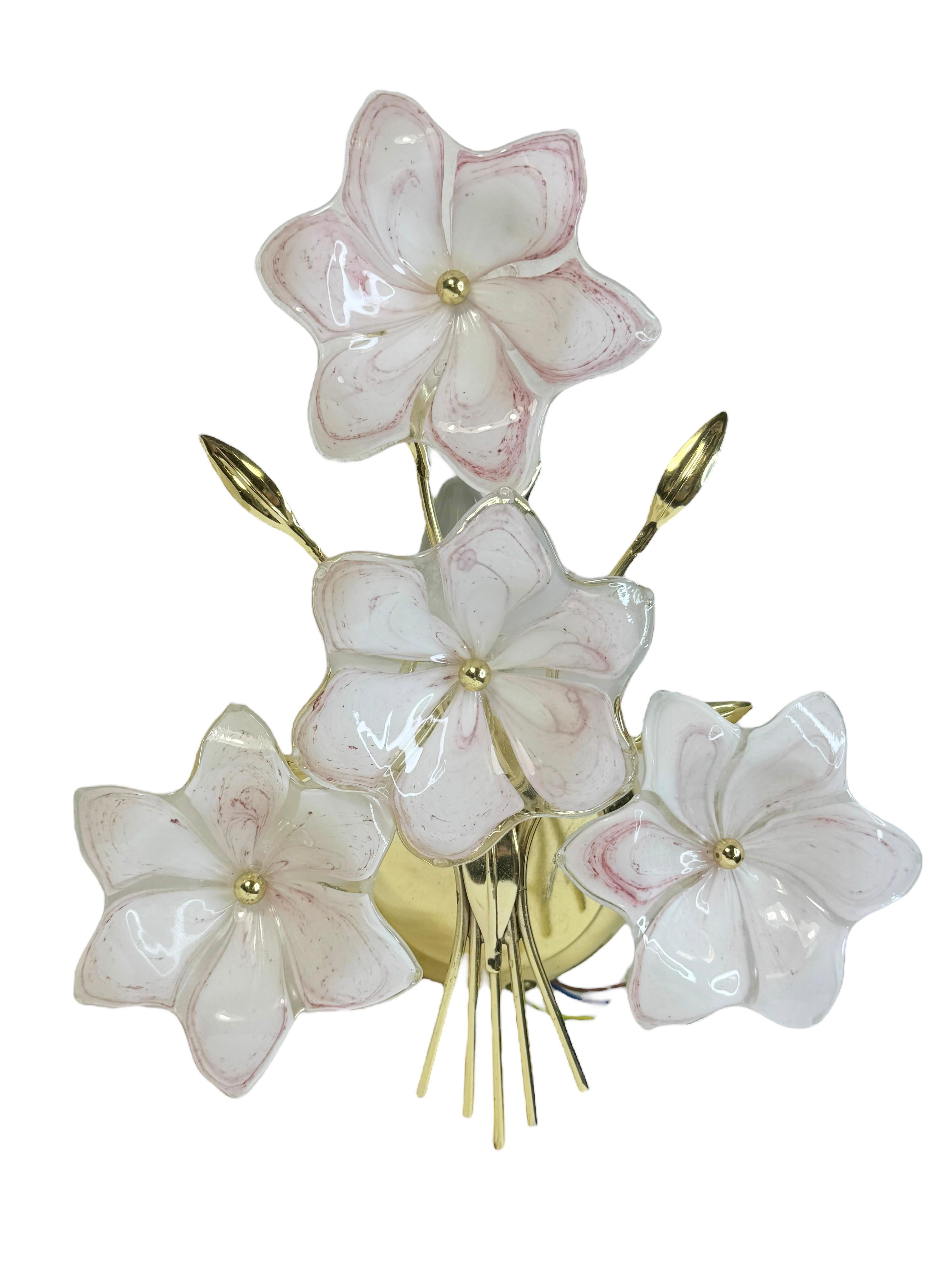 Paar florale Murano Wandleuchten, Vintage Messing Wandleuchten, 1970er Italien im Zustand „Gut“ in Nuernberg, DE