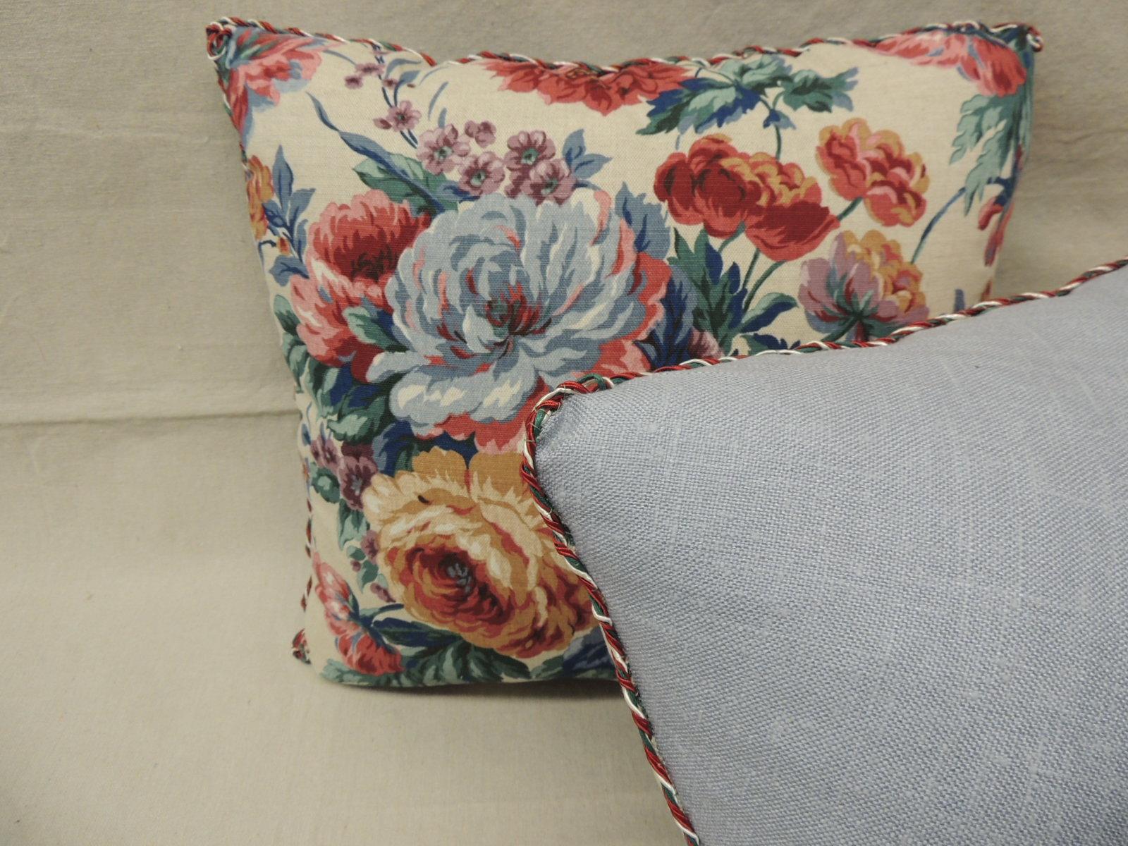 Pair of Floral Orange and Red Cabbage Roses Linen Decorative Pillows In Good Condition In Oakland Park, FL