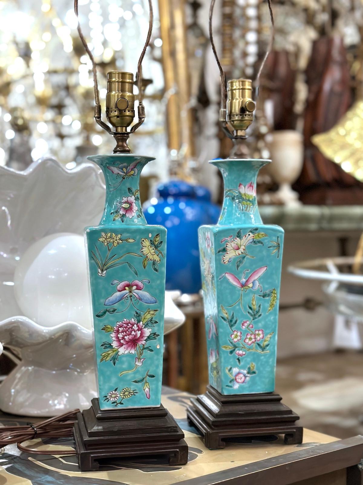 Pair of Floral Porcelain Lamps In Good Condition For Sale In New York, NY