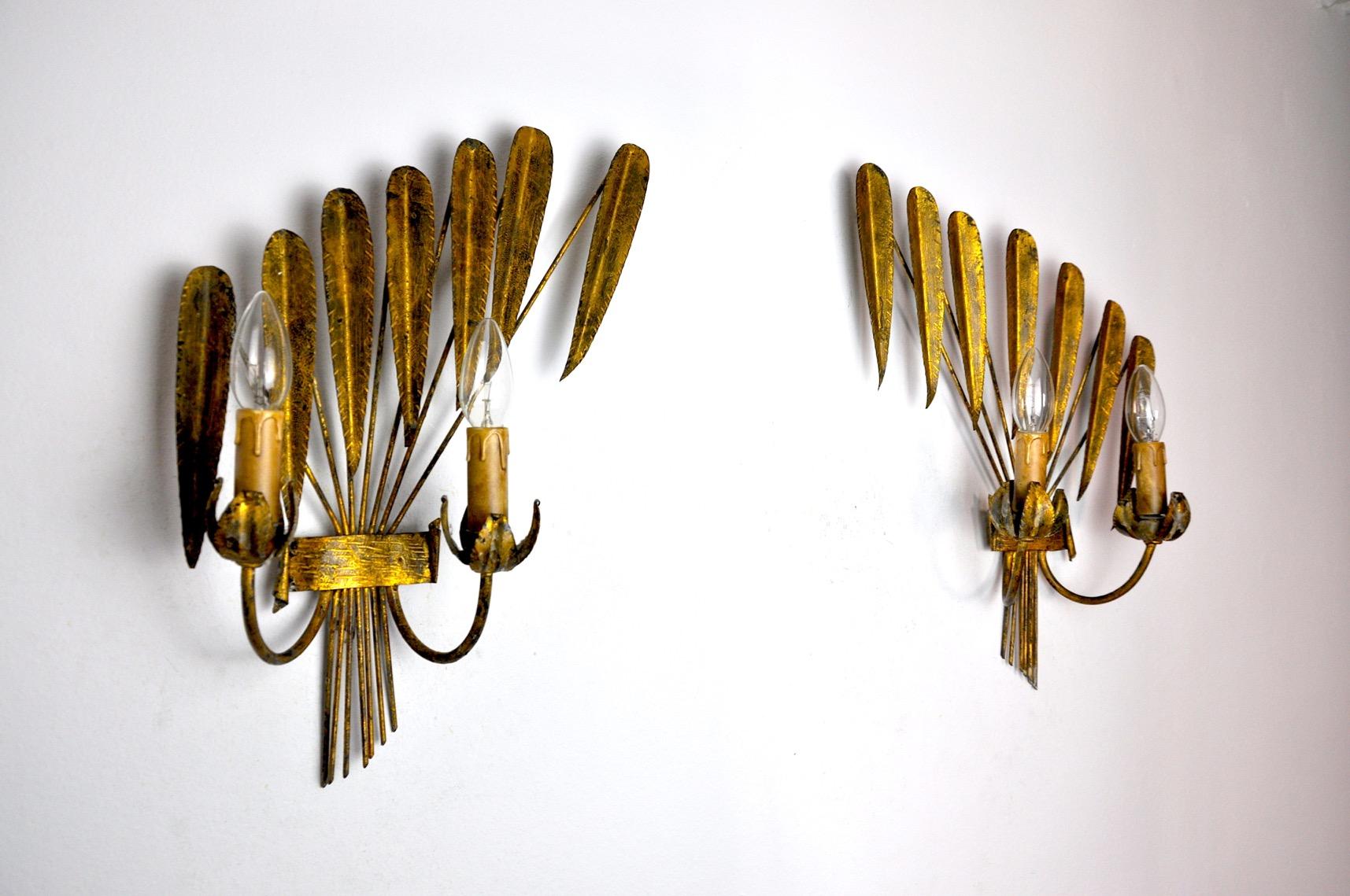 Pair of Floral Sconces by Ferro Arte, Gold Leaf, Spain, 1960 In Good Condition For Sale In BARCELONA, ES
