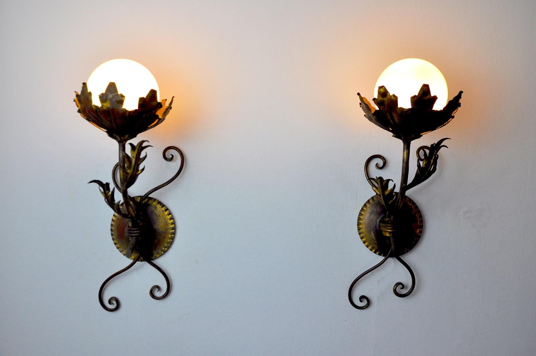 Pair of Floral Sconces by Ferro Arte, Spain, 1960 In Good Condition For Sale In BARCELONA, ES
