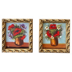 Paire de natures mortes florales dans des cadres en bois doré richement décorés