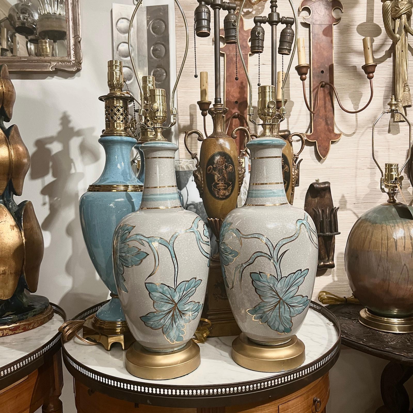 Paire de lampes de table à fleurs Bon état - En vente à New York, NY