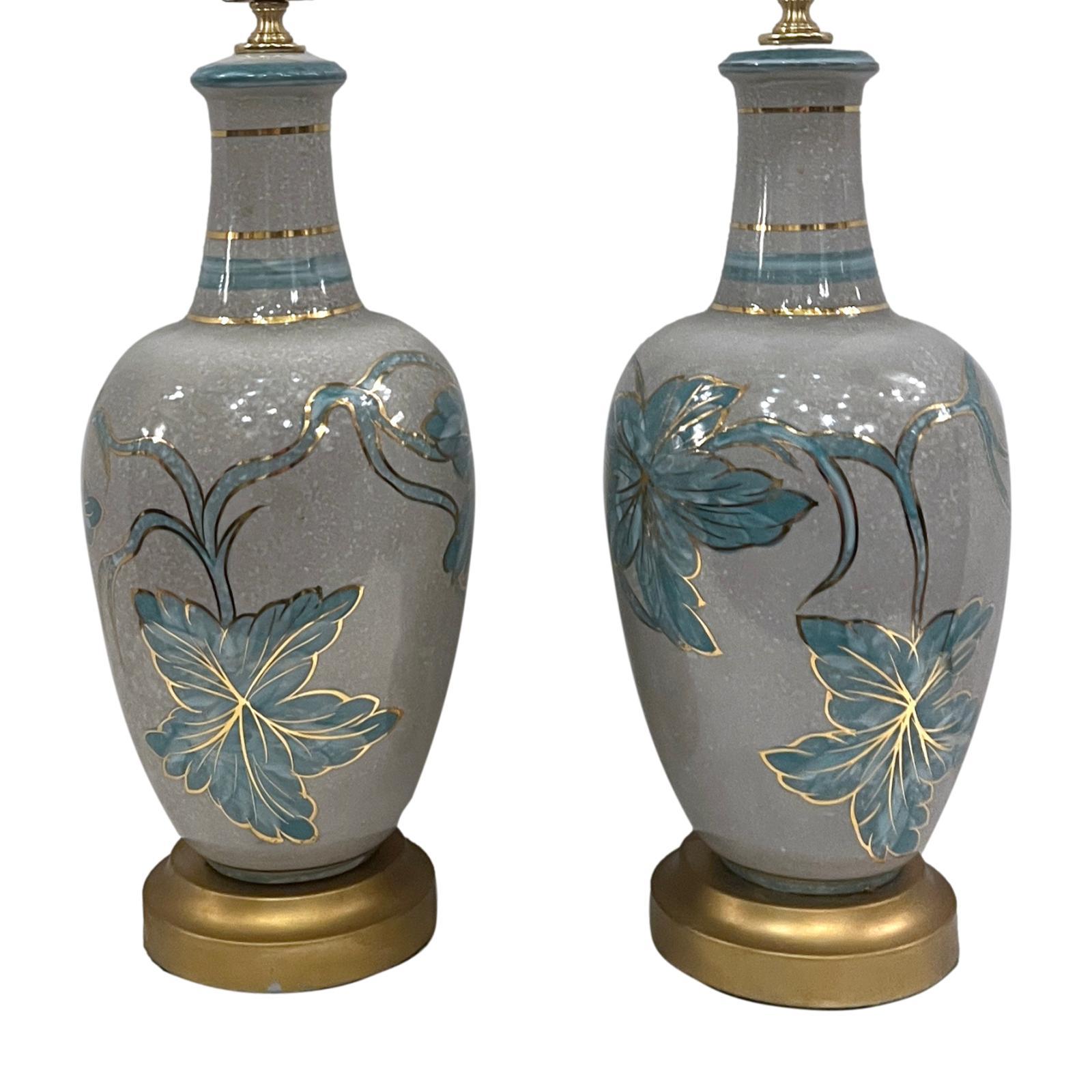 Porcelaine Paire de lampes de table à fleurs en vente