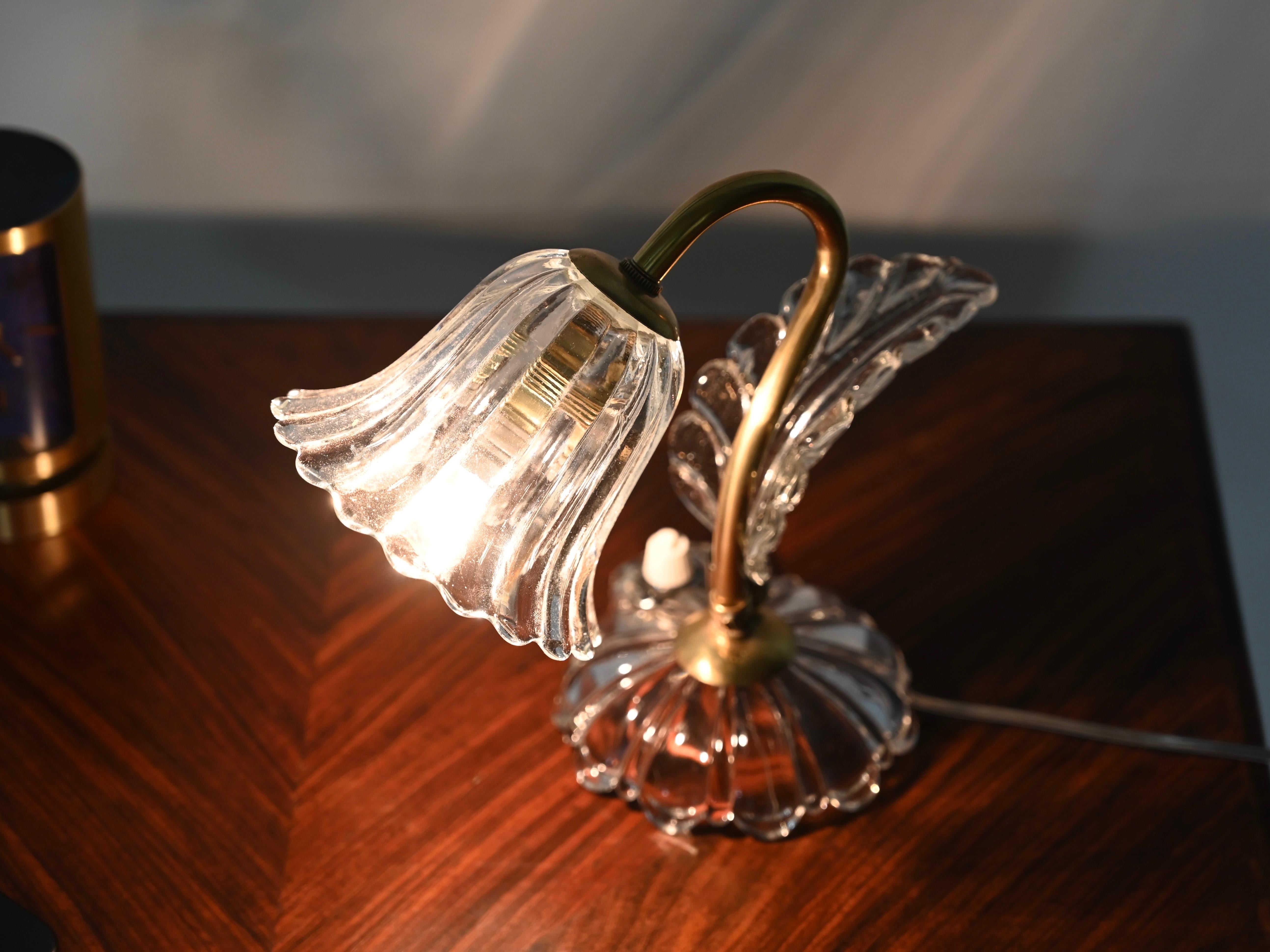 Barovier Paar Glocken-Tischlampen aus Murano-Glas und Messing, Italien 1940er Jahre (Moderne der Mitte des Jahrhunderts) im Angebot
