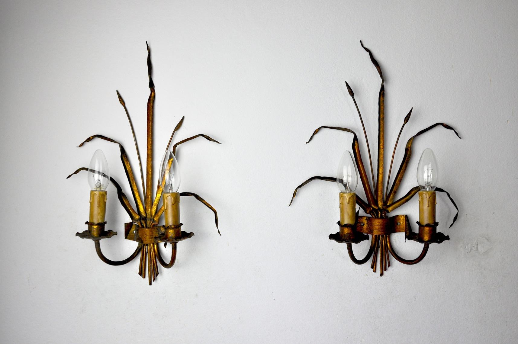 Hollywood Regency Pair of Floral Wall Lamps by Ferro Arte, Spain, circa 1960 For Sale