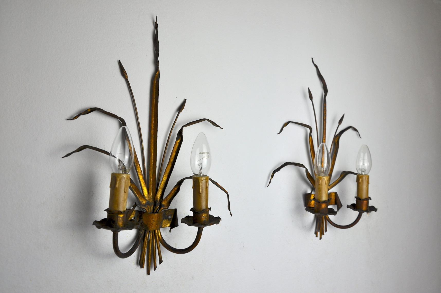 Pair of Floral Wall Lamps by Ferro Arte, Spain, circa 1960 In Good Condition For Sale In BARCELONA, ES