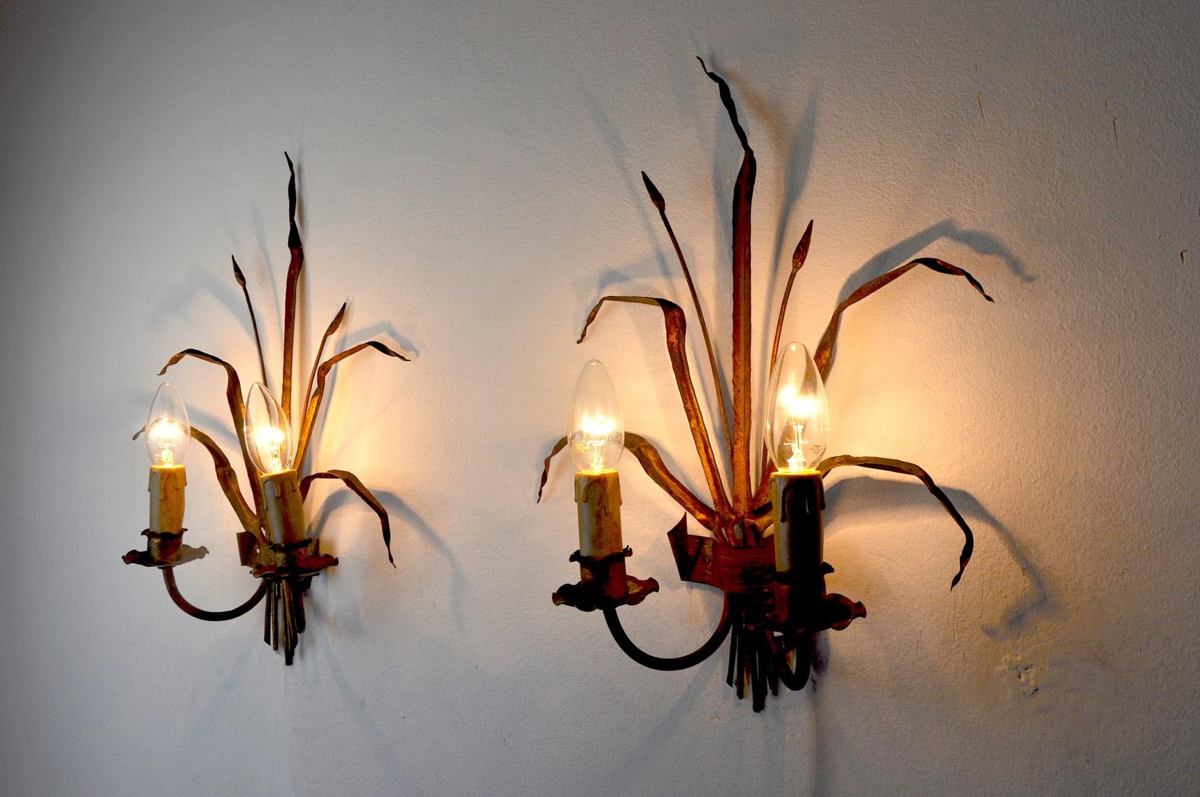 Mid-20th Century Pair of Floral Wall Lamps by Ferro Arte, Spain, circa 1960 For Sale