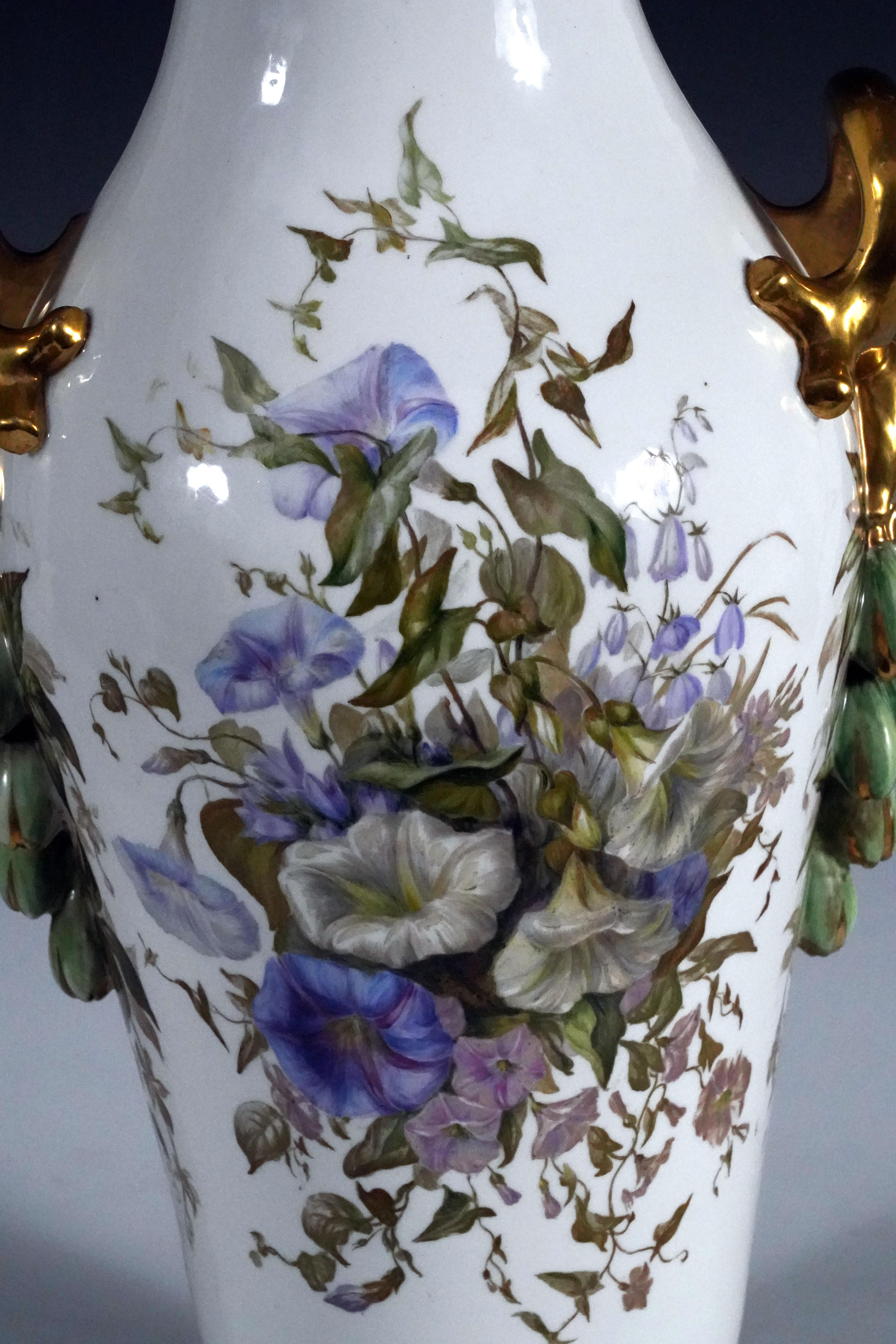 Pair of Florals Vases Porcelaine de Paris, France, Circa 1880 For Sale 1