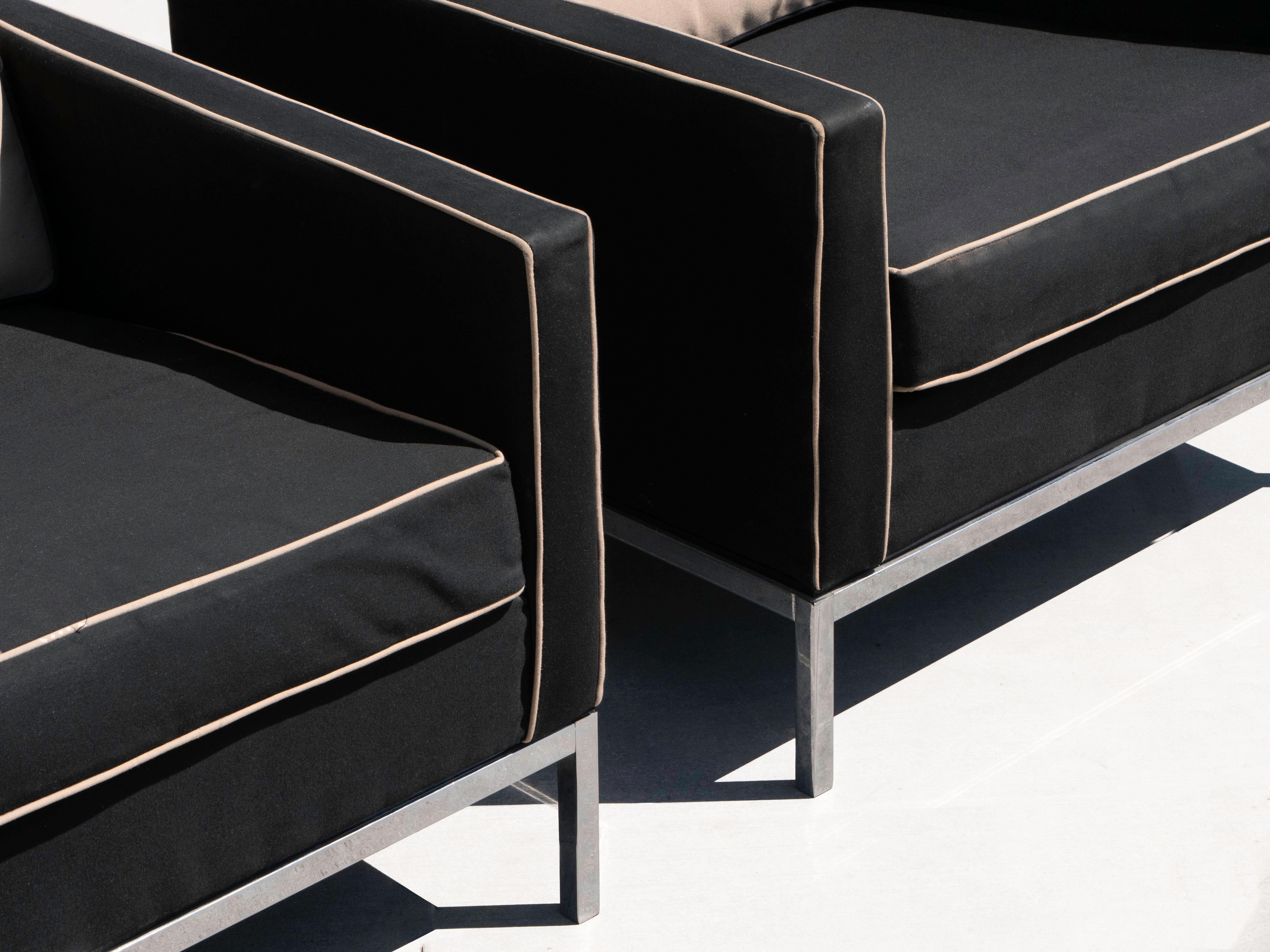 Pair of Florence Knoll Chrome Lounge Chairs, Knoll USA 1970's In Good Condition For Sale In Los Angeles, CA