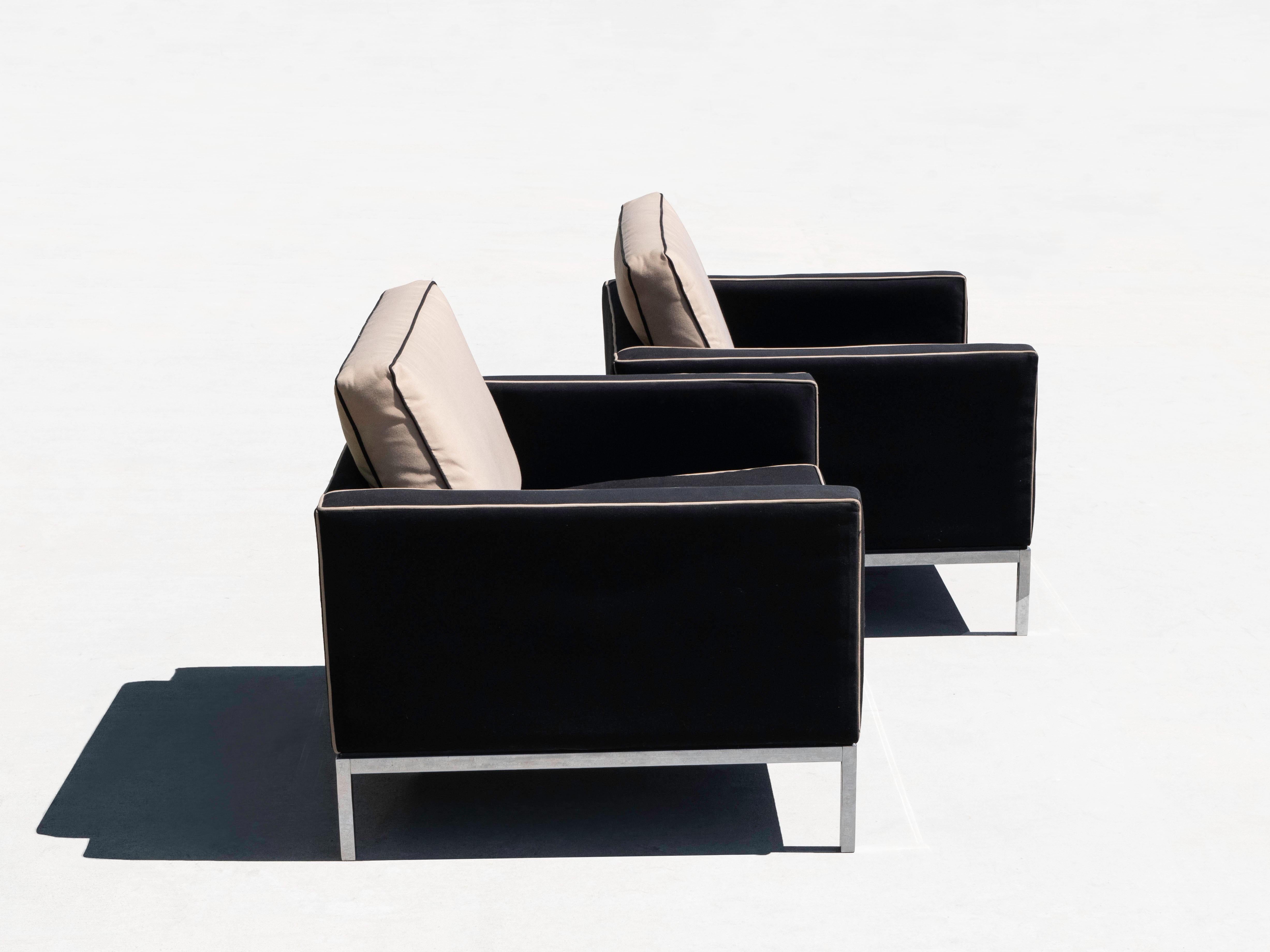 20th Century Pair of Florence Knoll Chrome Lounge Chairs, Knoll USA 1970's For Sale