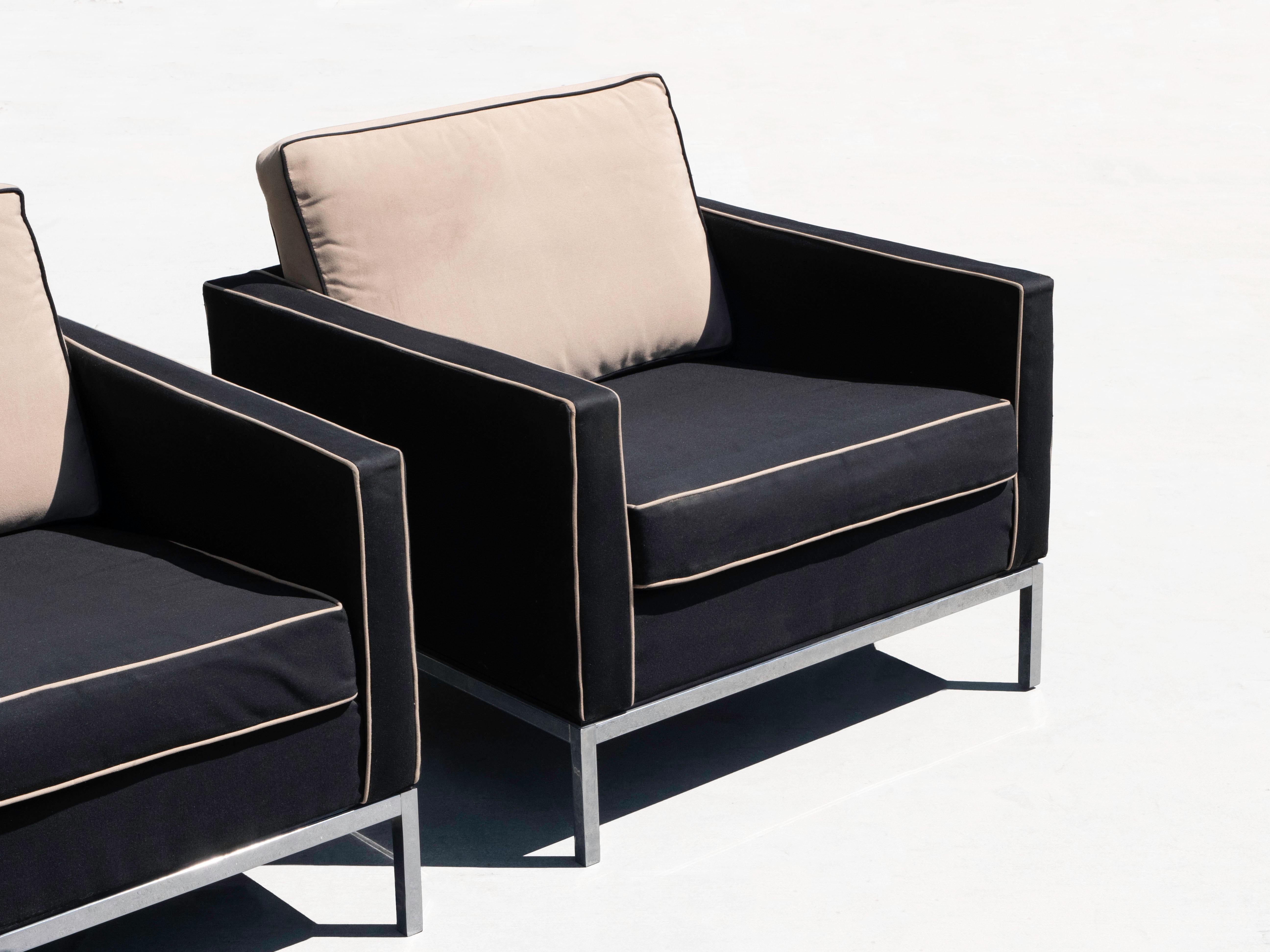 Pair of Florence Knoll Chrome Lounge Chairs, Knoll USA 1970's For Sale 1