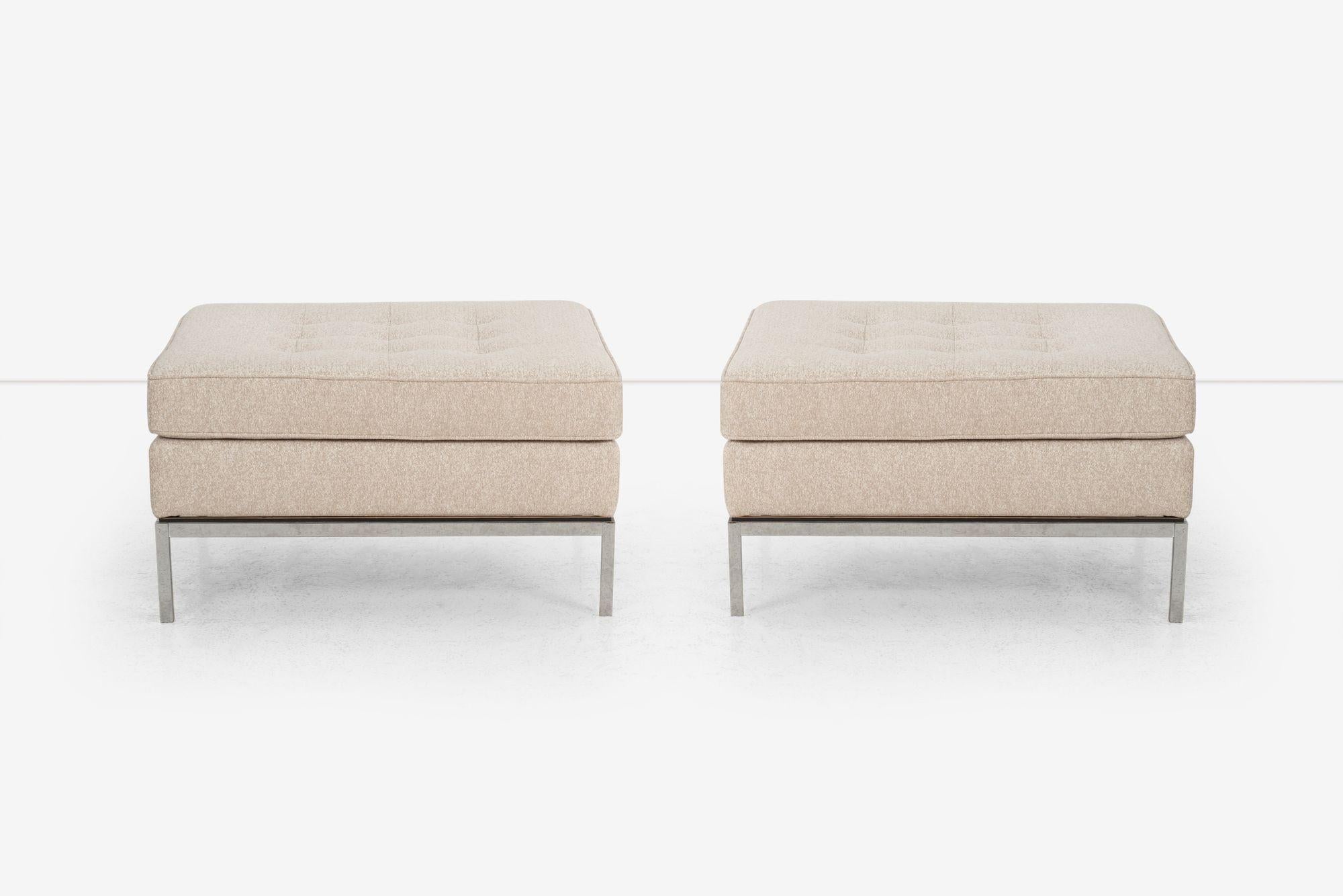 Mid-Century Modern Paire d'ottomans en tissu et acier de Florence Knoll 1965 en vente
