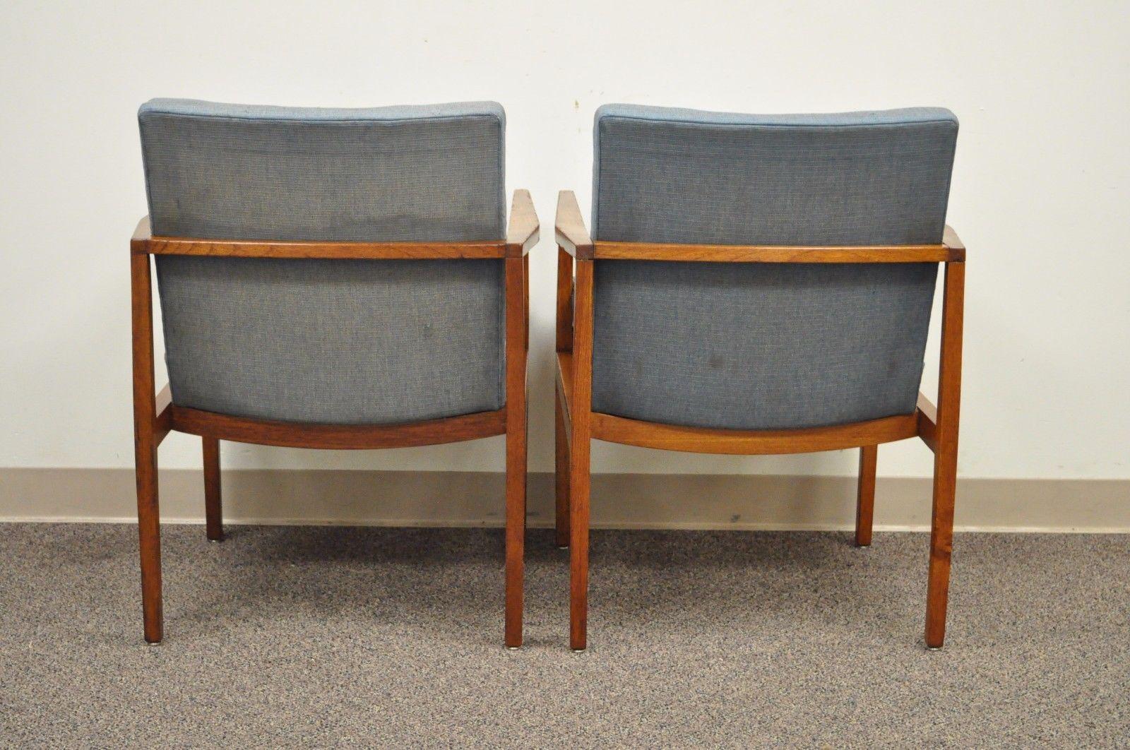Pair of Florence Knoll International Mid-Century Modern Lounge Armchairs 3
