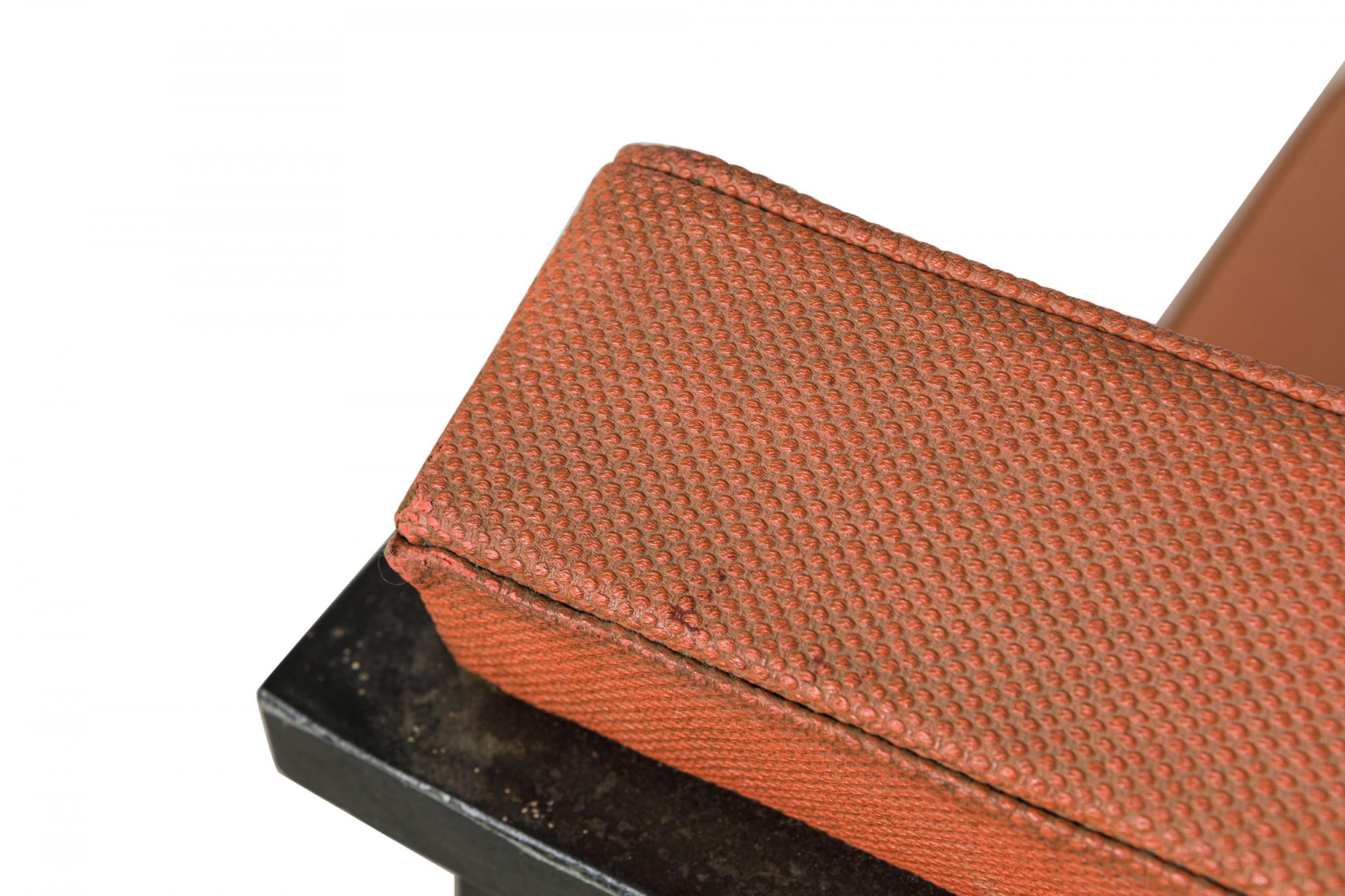 Paire de canapés tapissés orange clair Florence Knoll / Knoll en vente 1