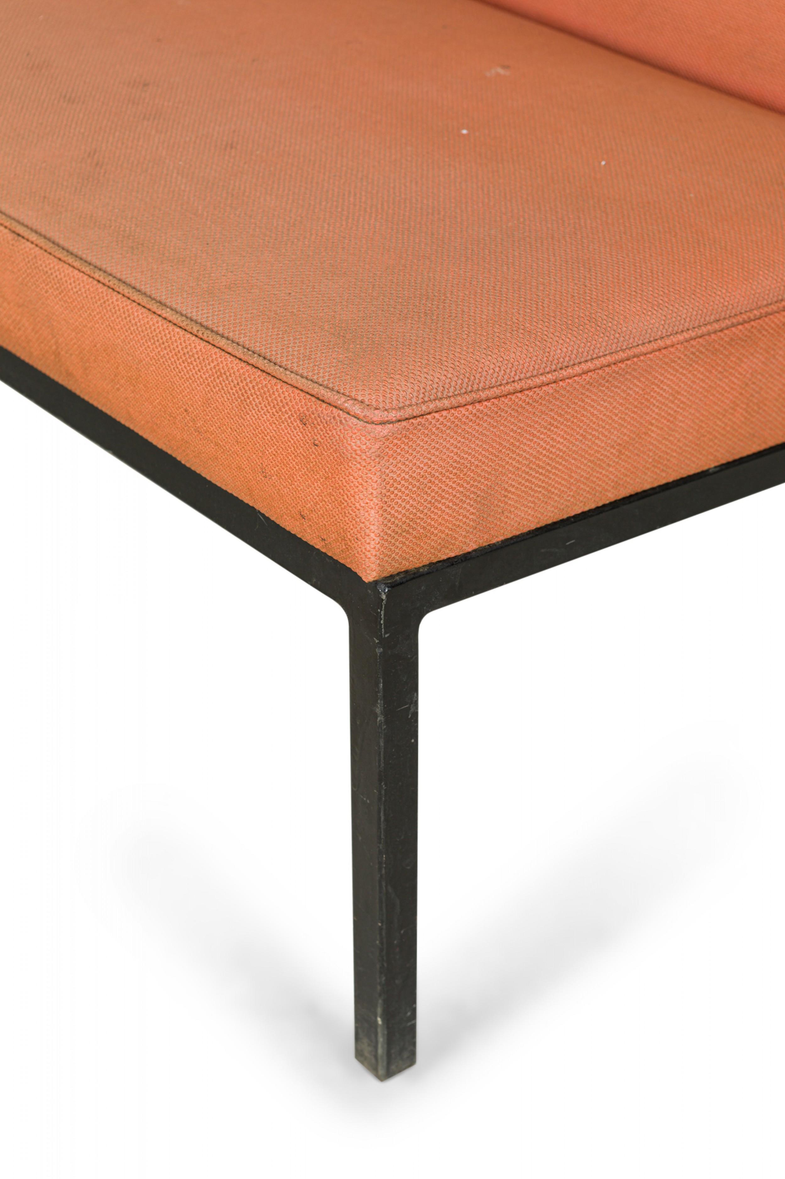 Paire de canapés tapissés orange clair Florence Knoll / Knoll en vente 2