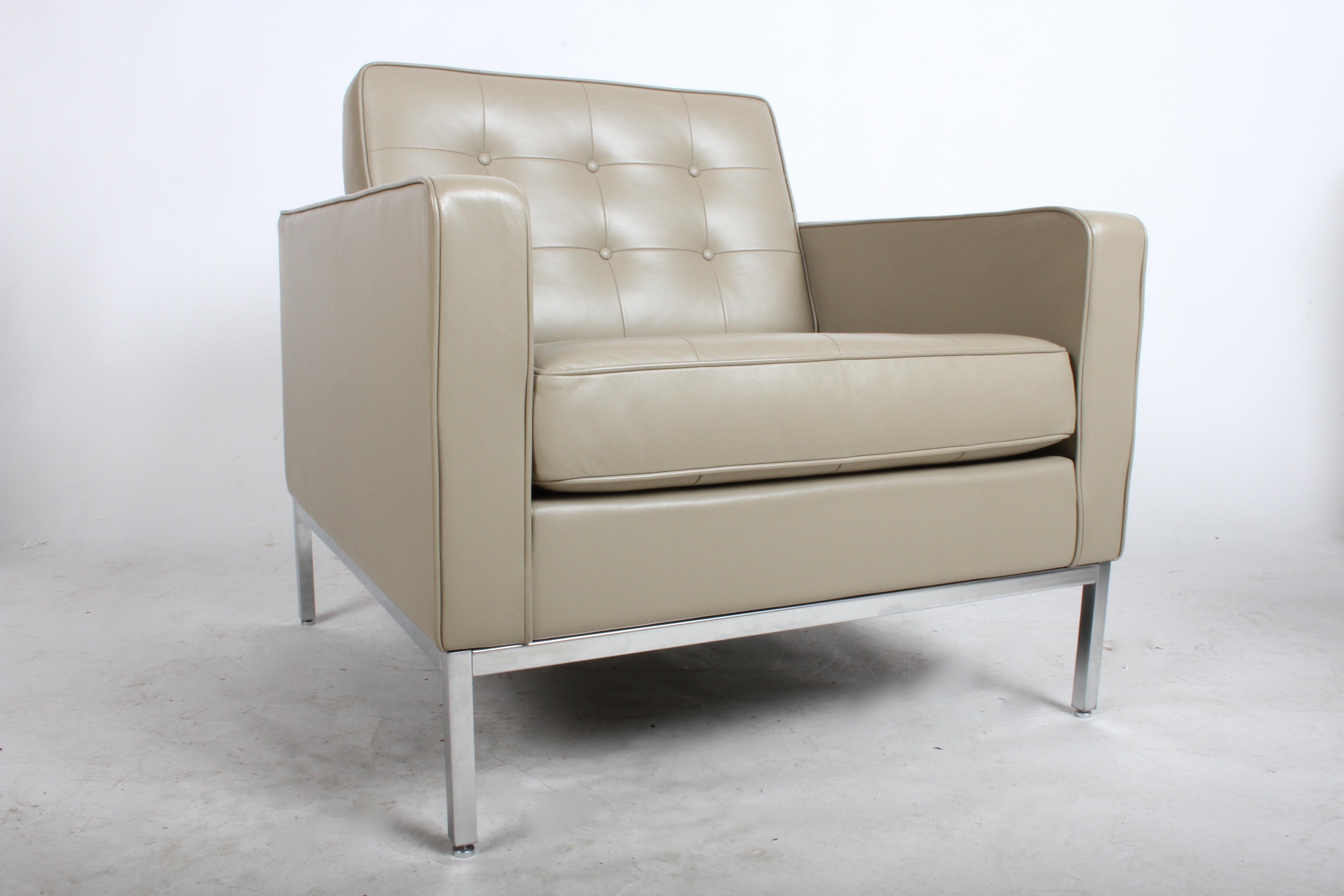 Paire de fauteuils de salon classiques Florence Knoll pour Knoll Studio en cuir touffeté brun clair en vente 4