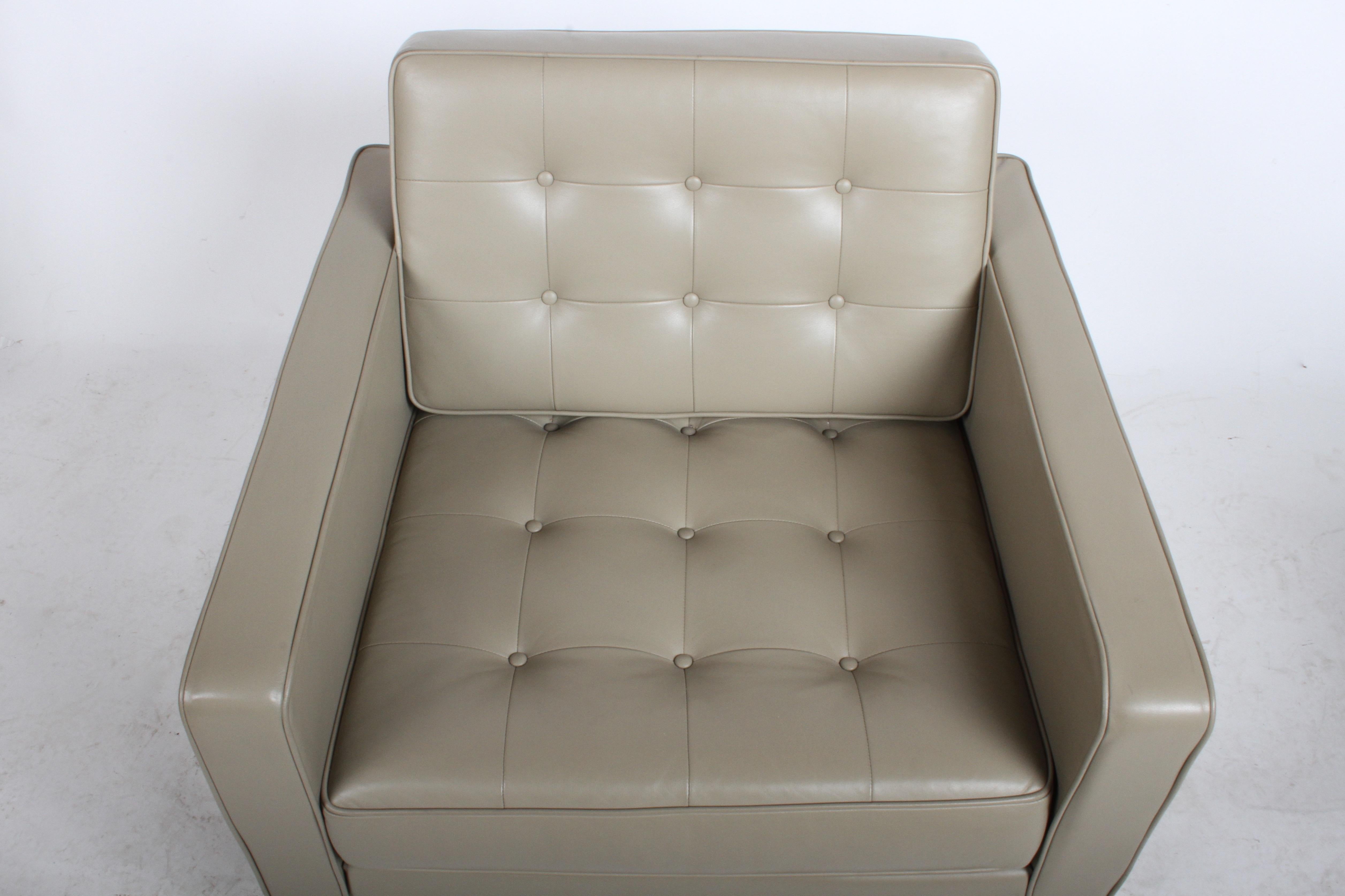 Paire de fauteuils de salon classiques Florence Knoll pour Knoll Studio en cuir touffeté brun clair en vente 5