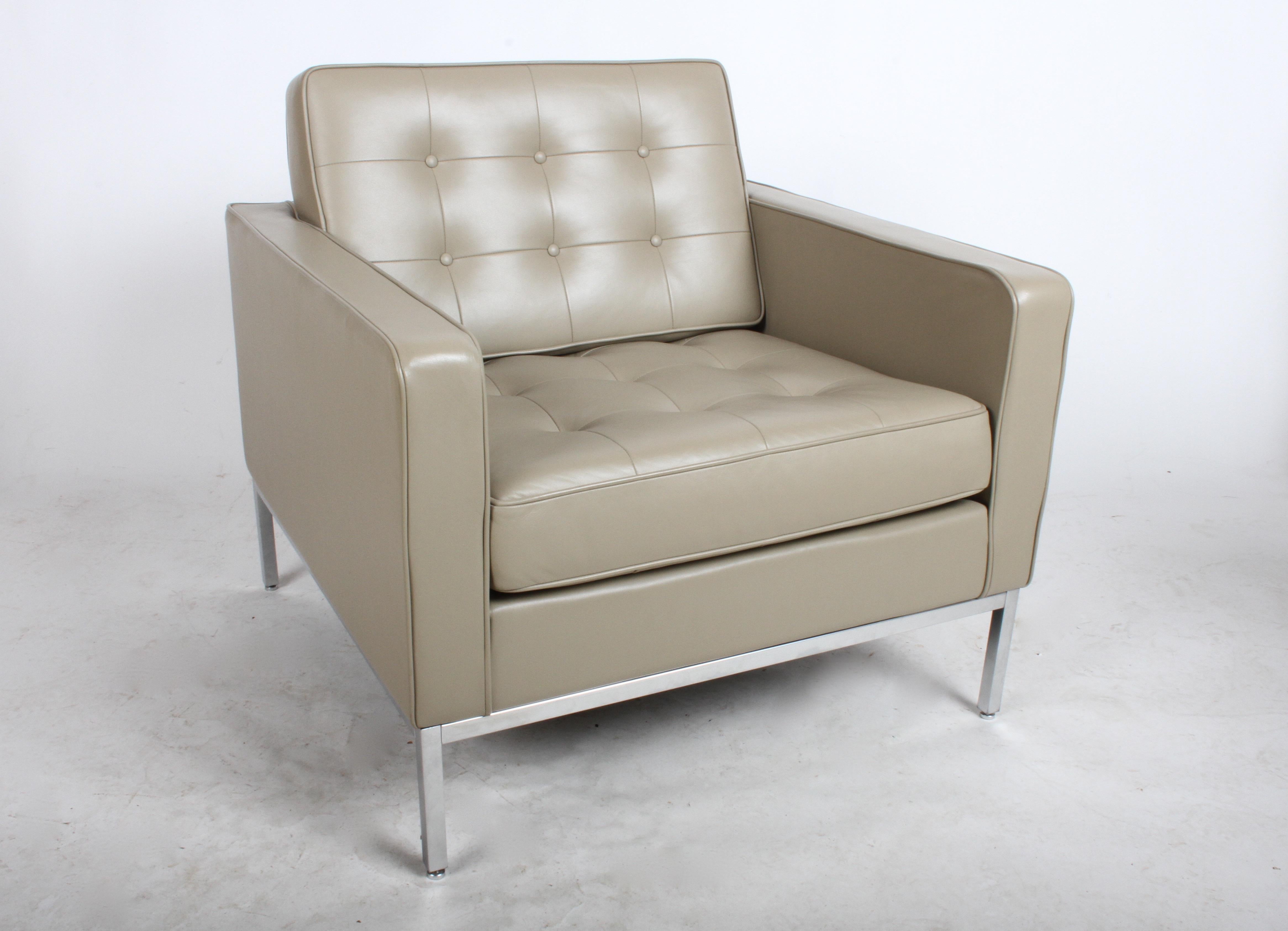 Américain Paire de fauteuils de salon classiques Florence Knoll pour Knoll Studio en cuir touffeté brun clair en vente