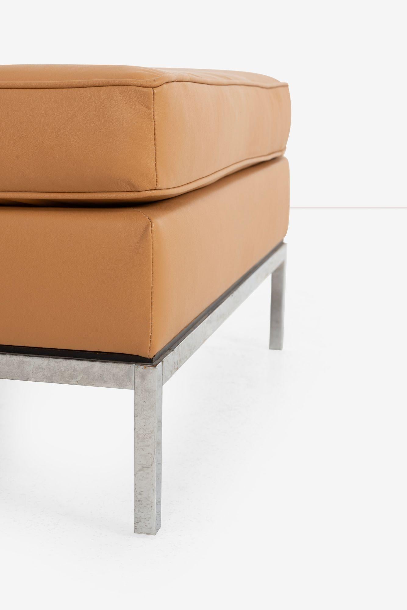 Milieu du XXe siècle Pair of Florence Knoll Leather Ottomans 1965 en vente
