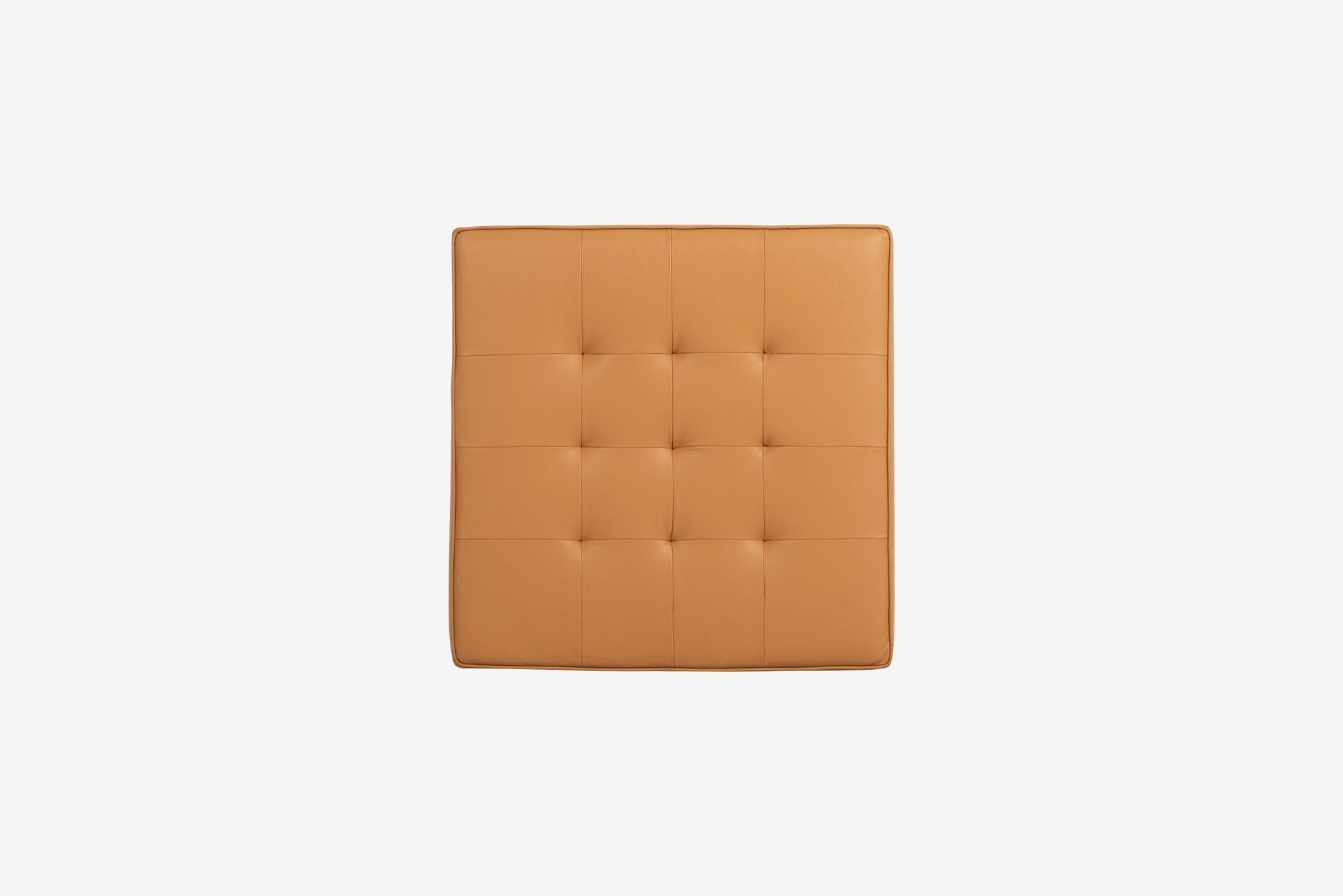 Pair of Florence Knoll Leather Ottomans 1965 en vente 1