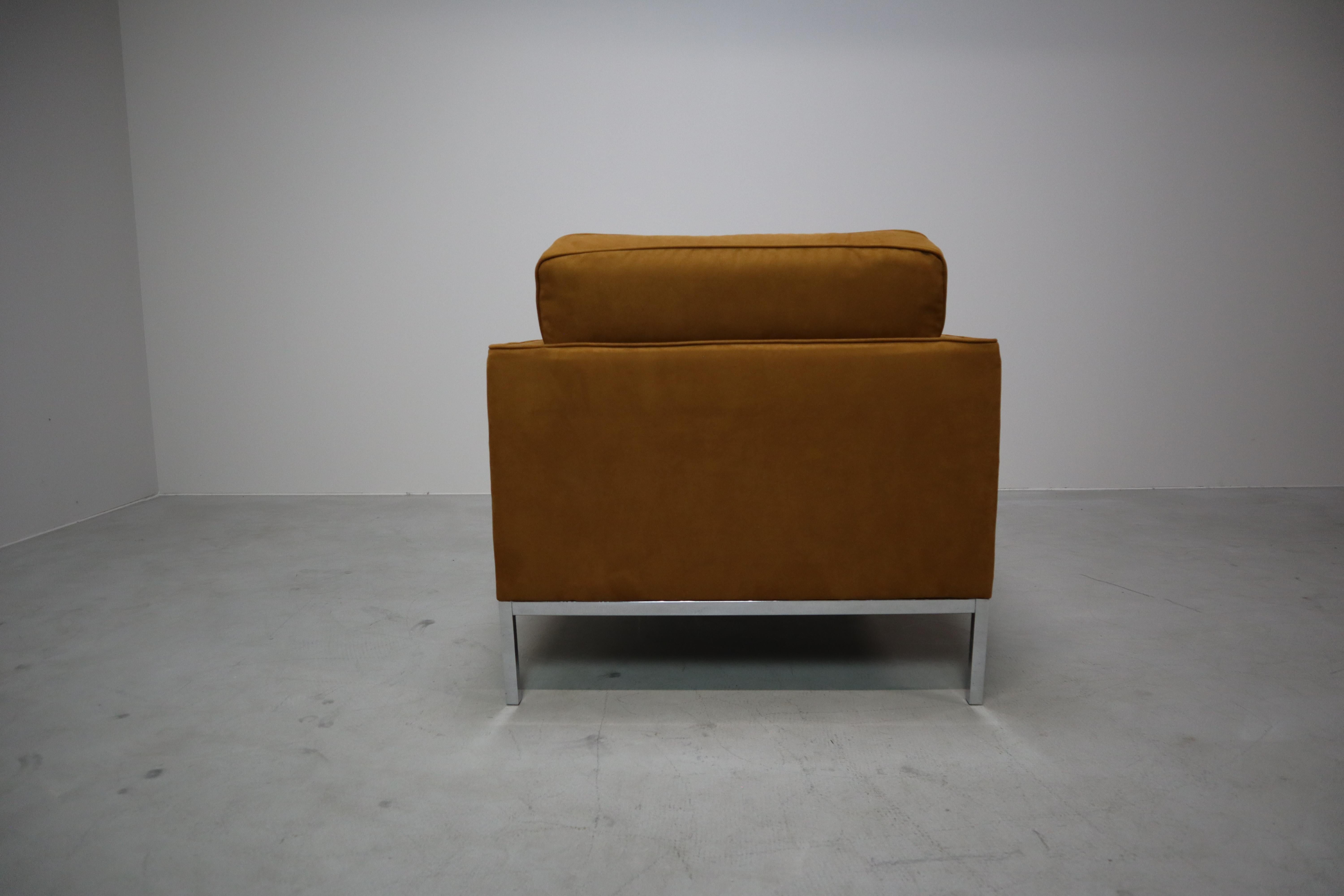 Pair of Florence Knoll lounge chairs for Knoll International For Sale 10