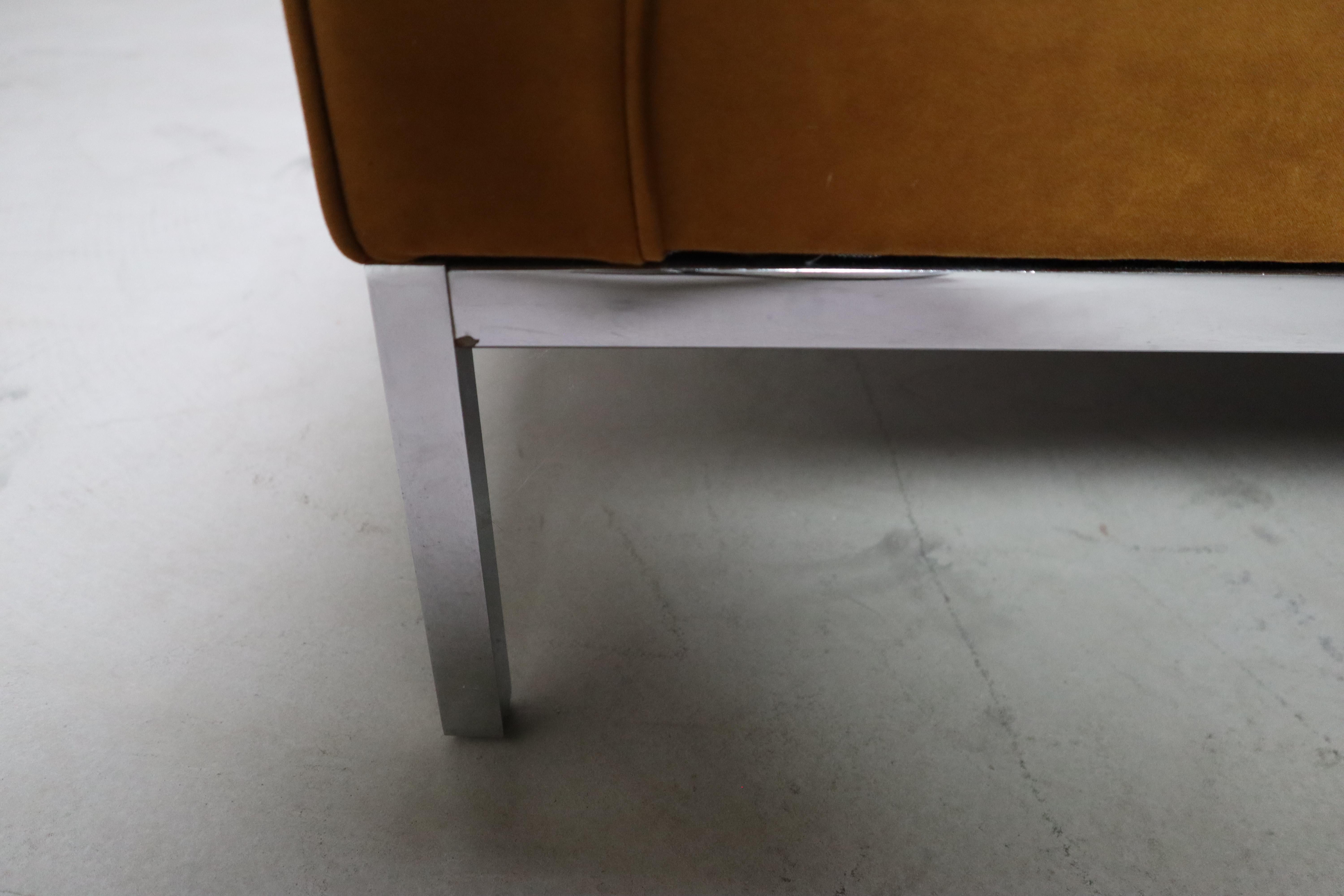 Fabric Pair of Florence Knoll lounge chairs for Knoll International For Sale