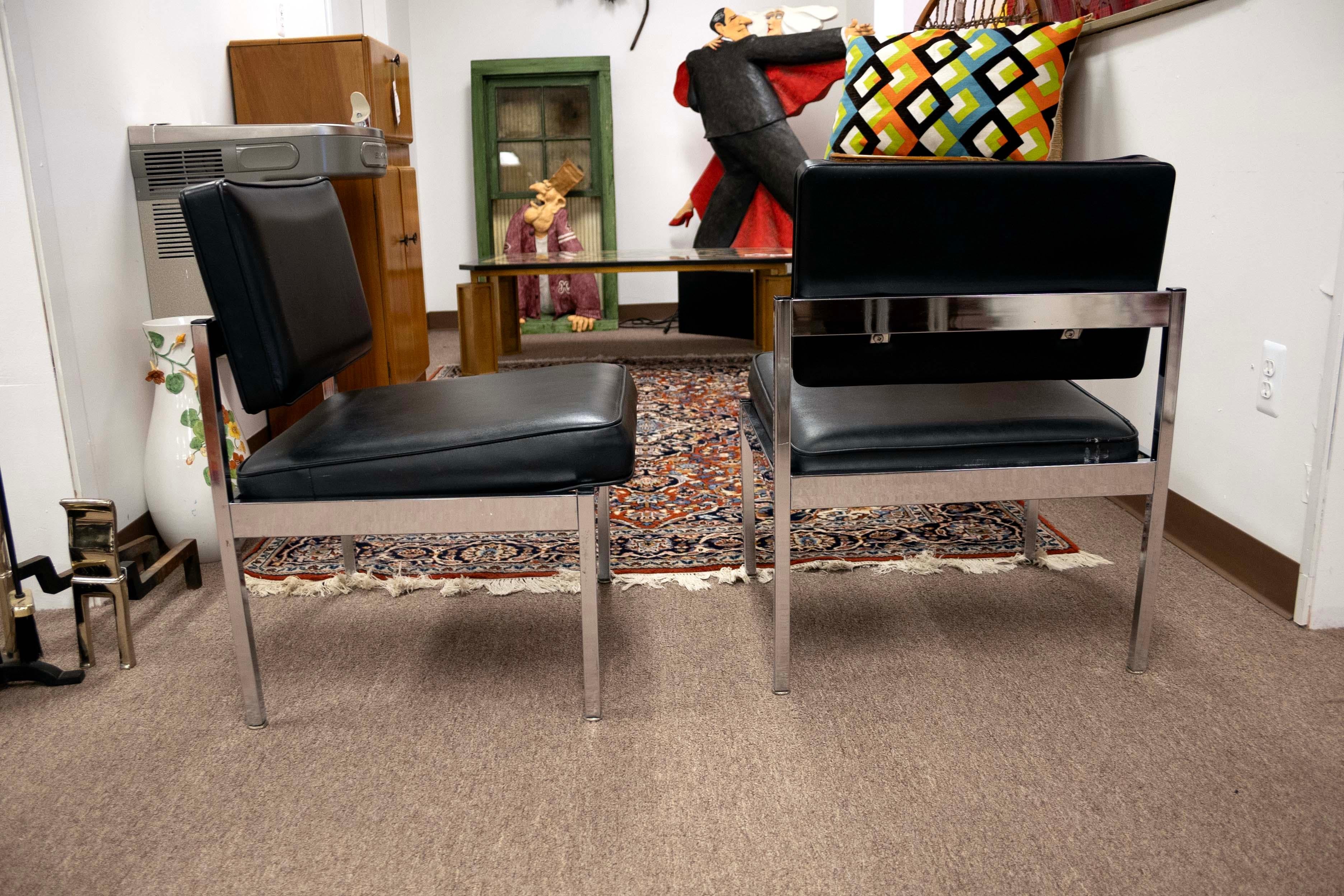 Mid-Century Modern Pair of Florence Knoll Slipper Chairs in Black Leather Brushed Stainless Steel For Sale