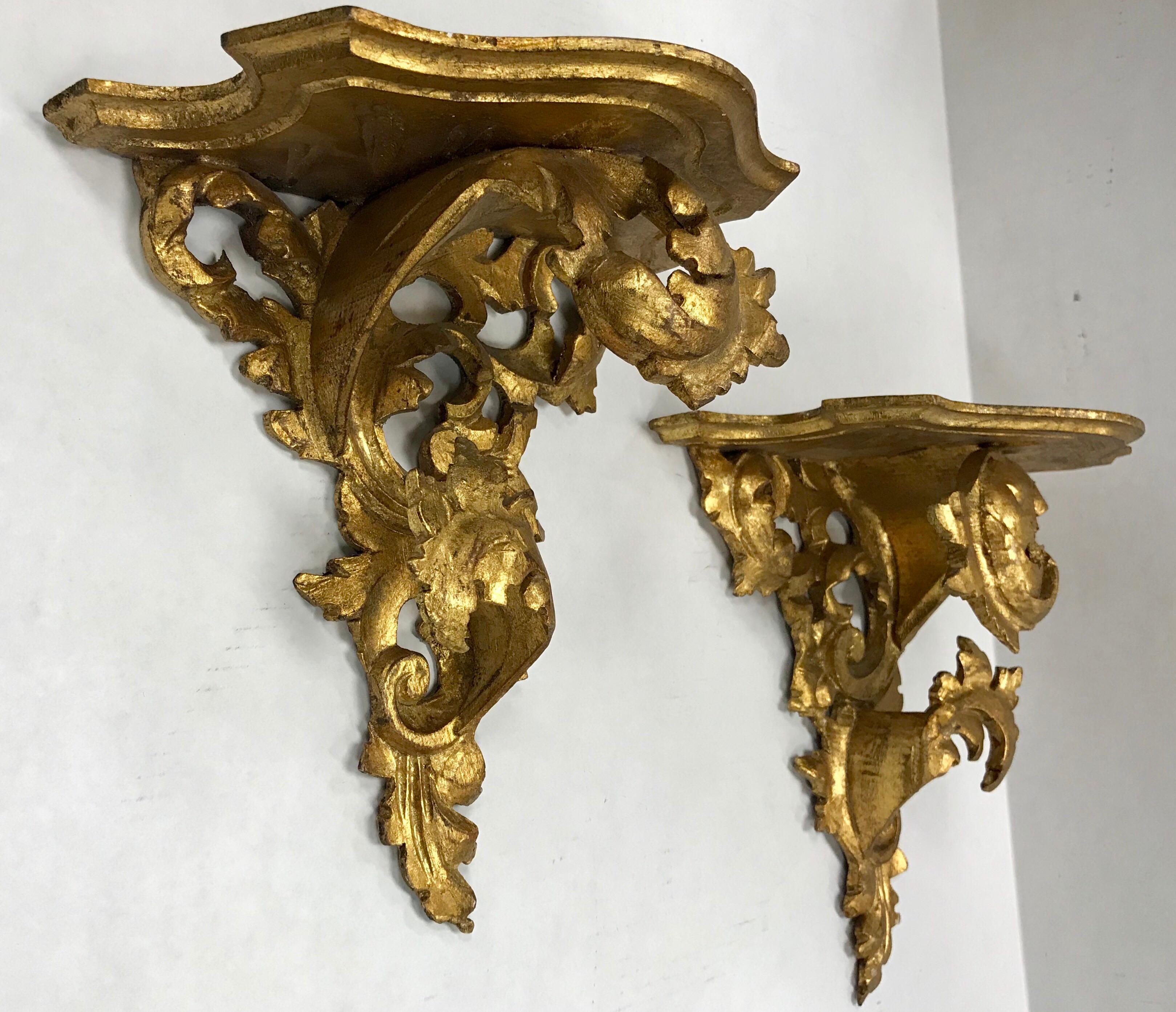 Pair of Florentine Italian Carved Giltwood Wall Brackets Shelves In Good Condition In West Hartford, CT