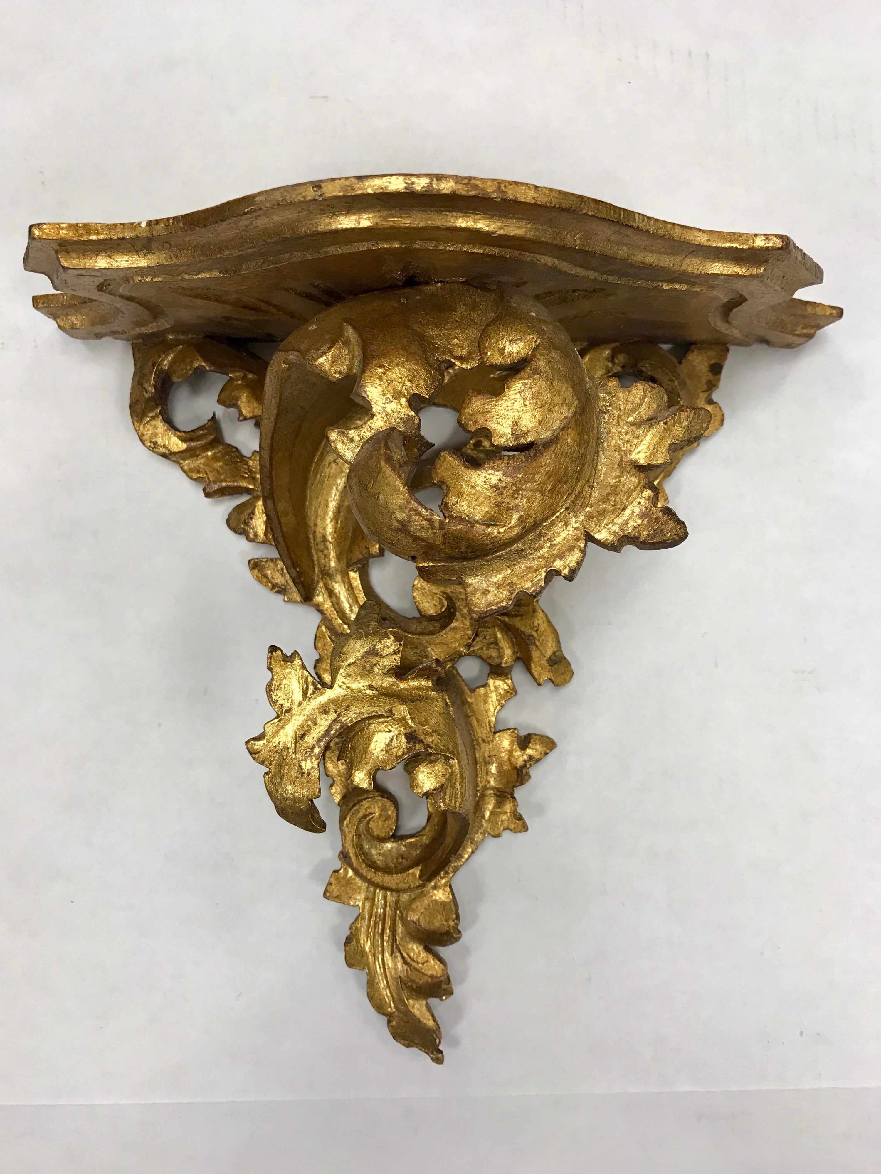 Mid-20th Century Pair of Florentine Italian Carved Giltwood Wall Brackets Shelves