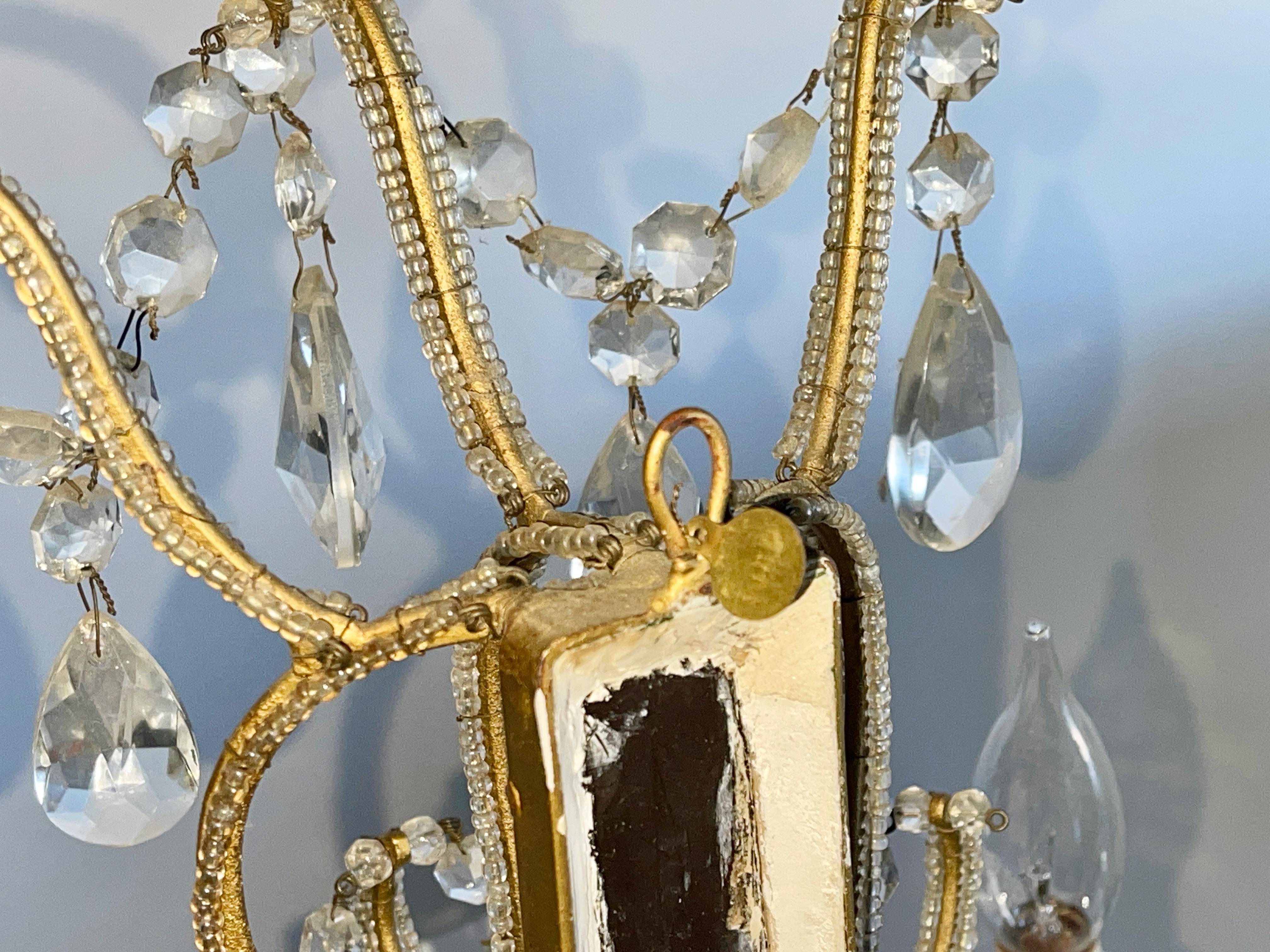 Paar florentinische Wandleuchter aus vergoldetem Metall und Kristall mit Perlen im Angebot 12
