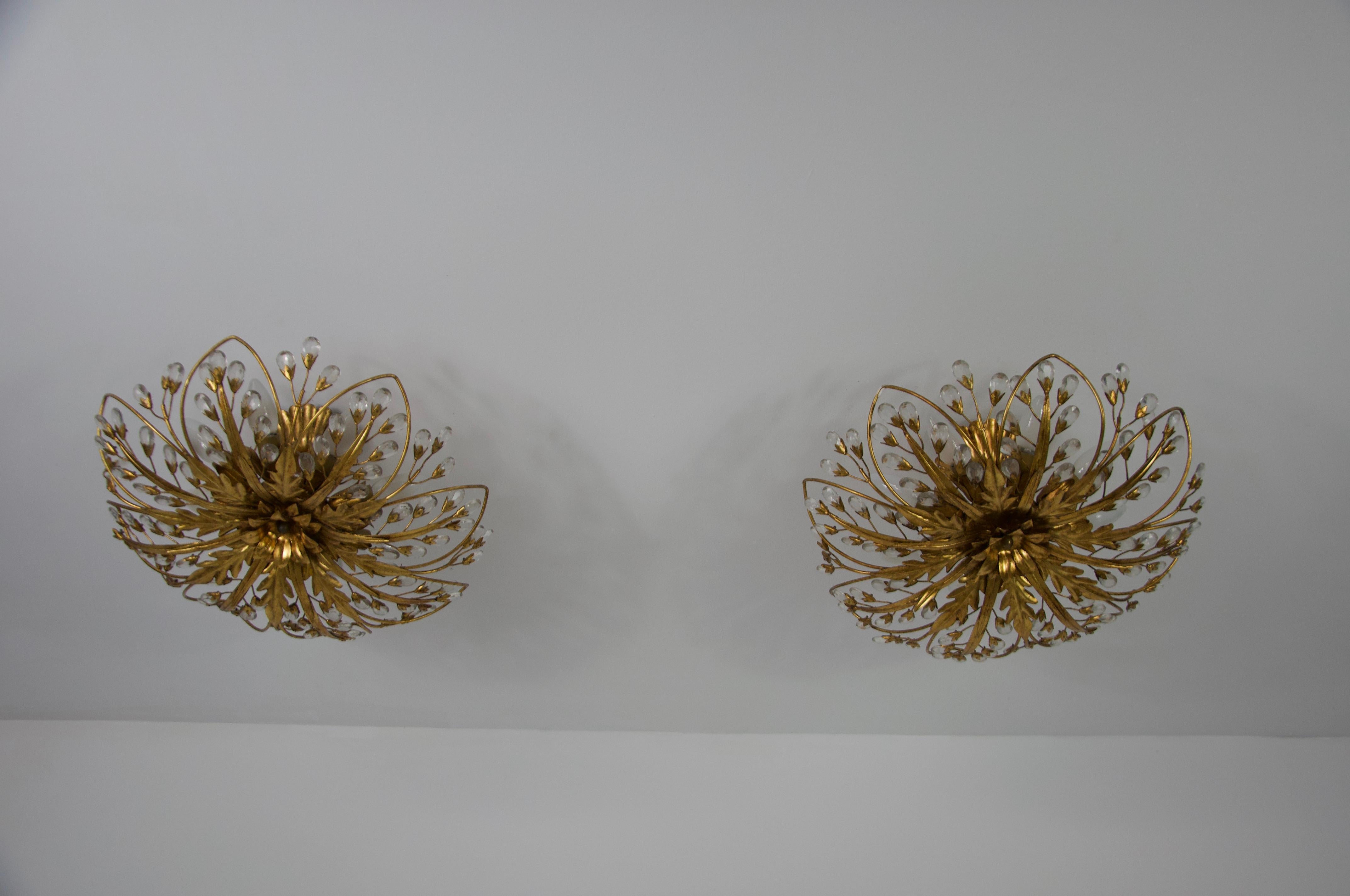 Hollywood Regency Coppia di montature da incasso a forma di fiore Florentine di Banci Firenze, Italia, anni '70 in vendita