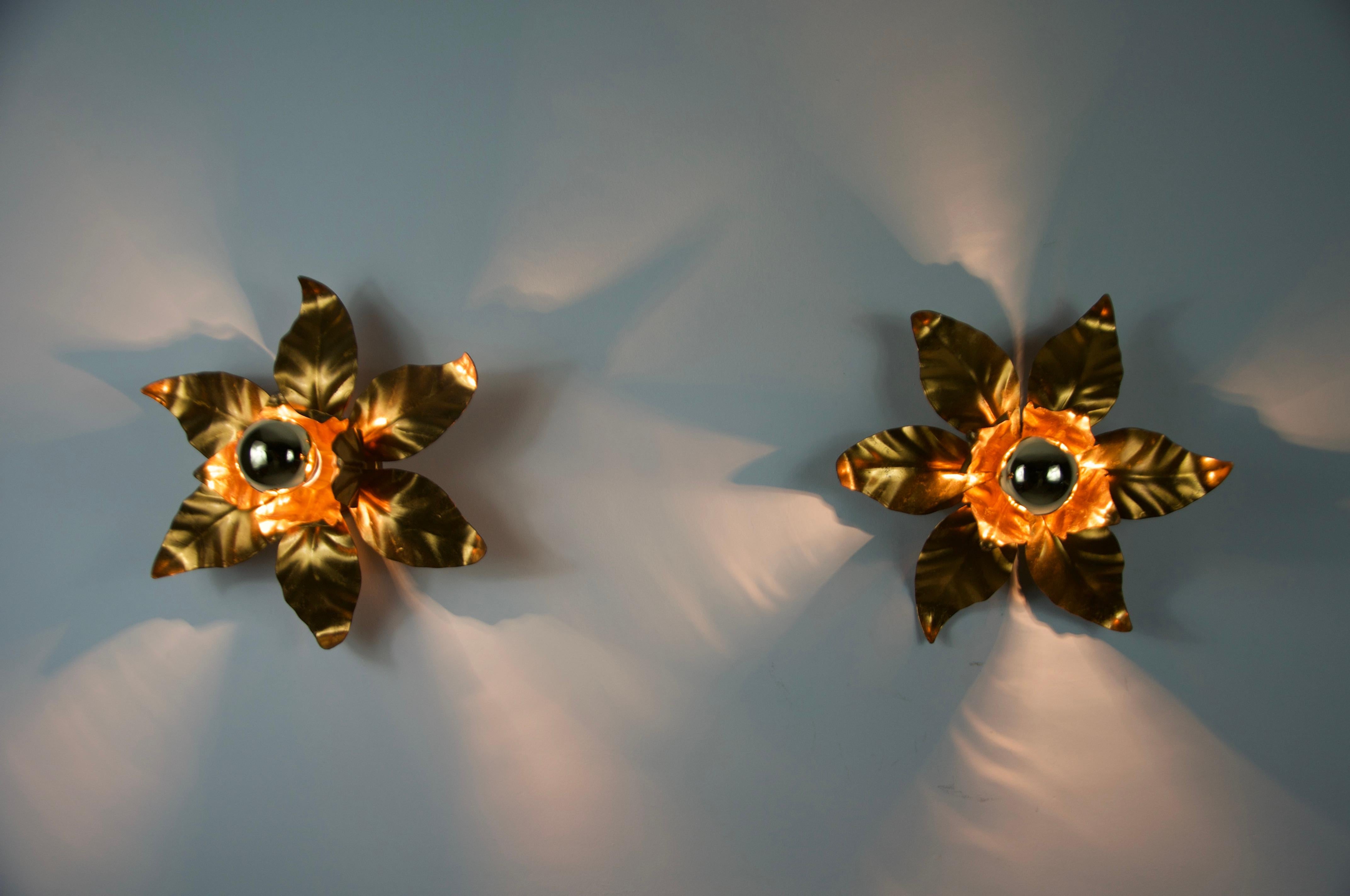 This remarkable pair of wall lamps by Hans Kögl, created in Germany in the 1950s, embodies the sophistication and allure of the Hollywood Regency style. Featuring an intricately designed flower motif, the lamp is masterfully crafted to highlight the