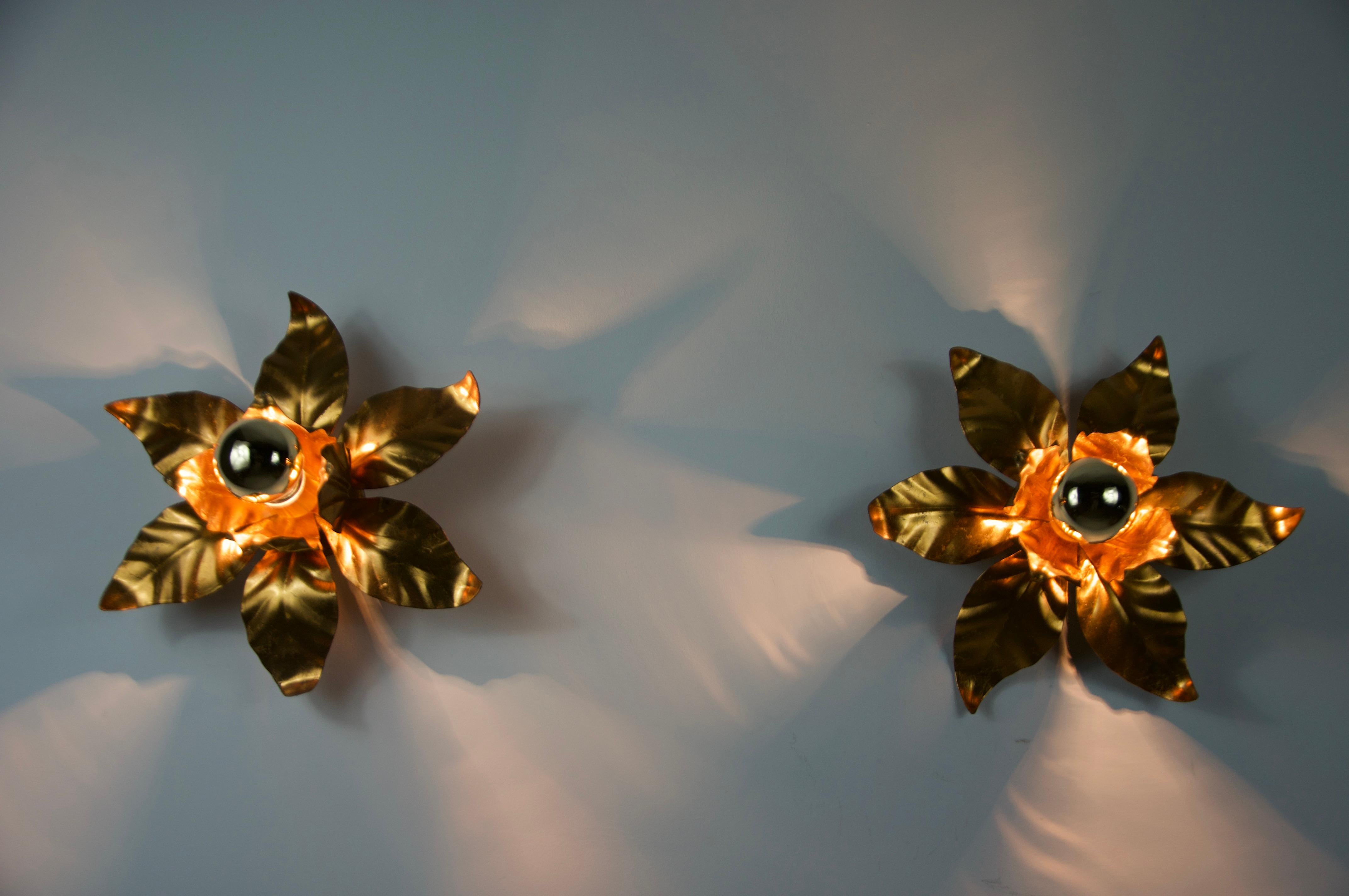 Hollywood Regency Pair of Florentine Flower Shape Wall Lamps by Hans Kögl, Germany, 1950s For Sale