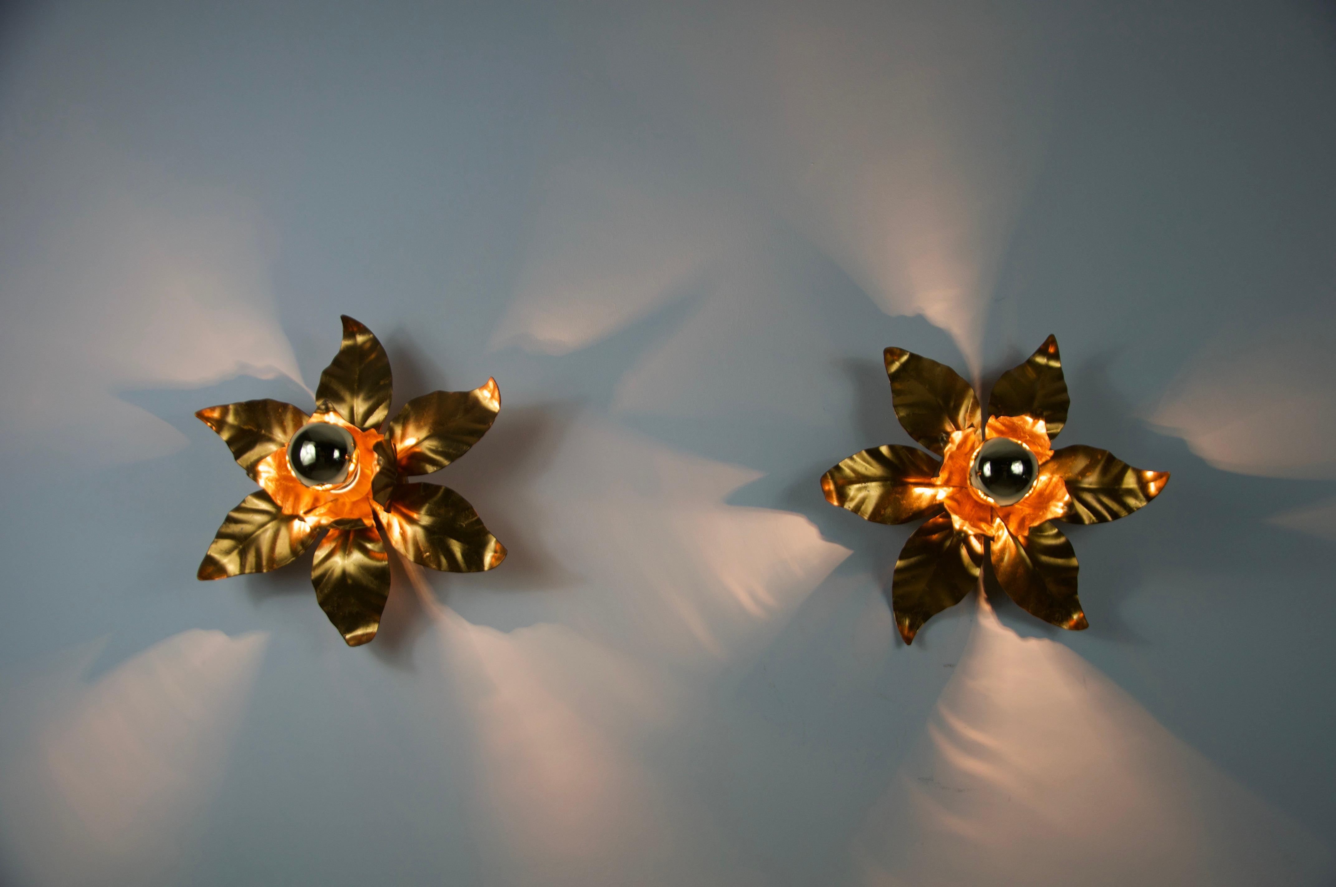 Hand-Crafted Pair of Florentine Flower Shape Wall Lamps by Hans Kögl, Germany, 1950s For Sale