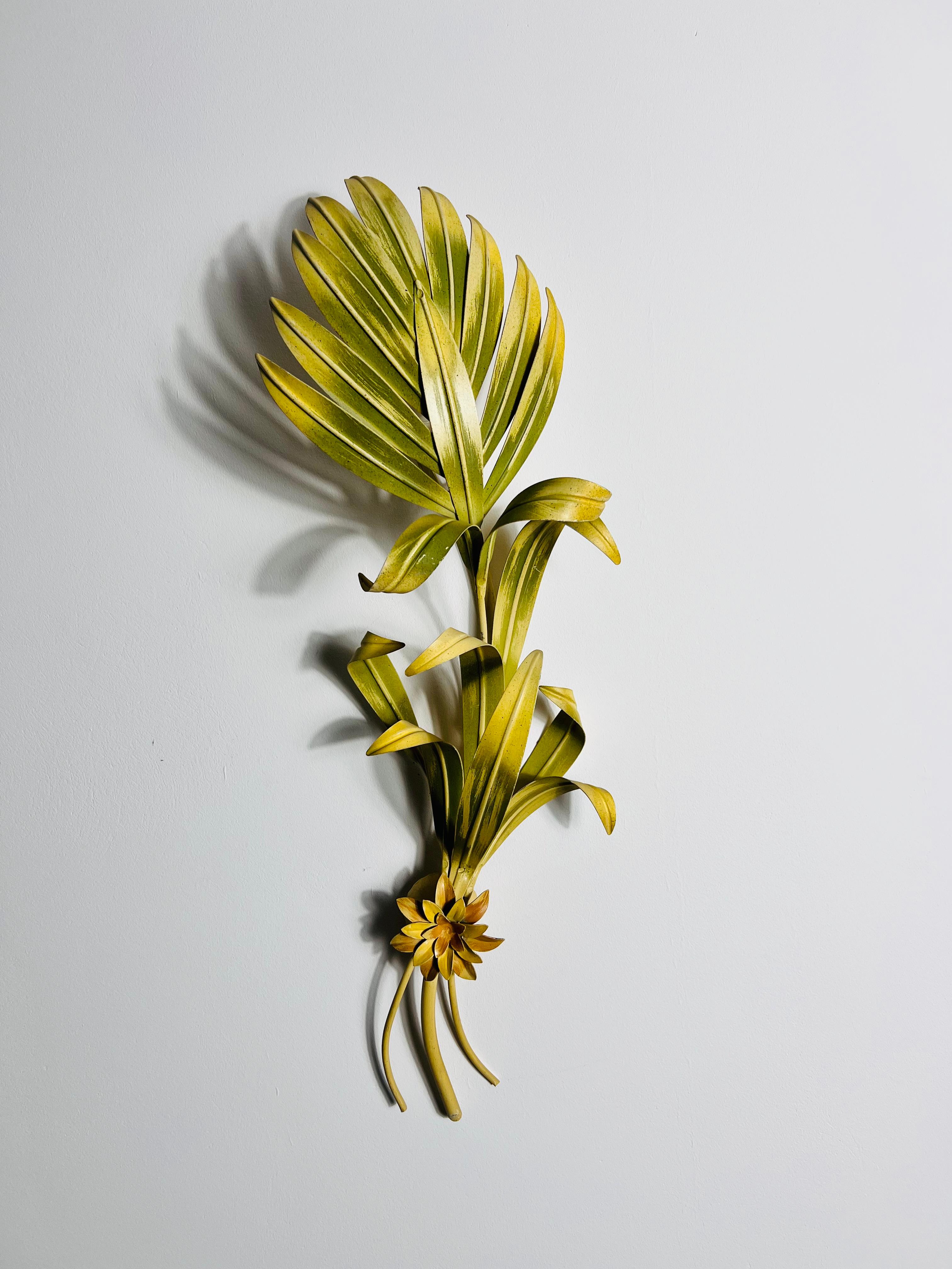 Milieu du XXe siècle Paire d'appliques Florentine en forme de fleur, Italie, années 1960 en vente