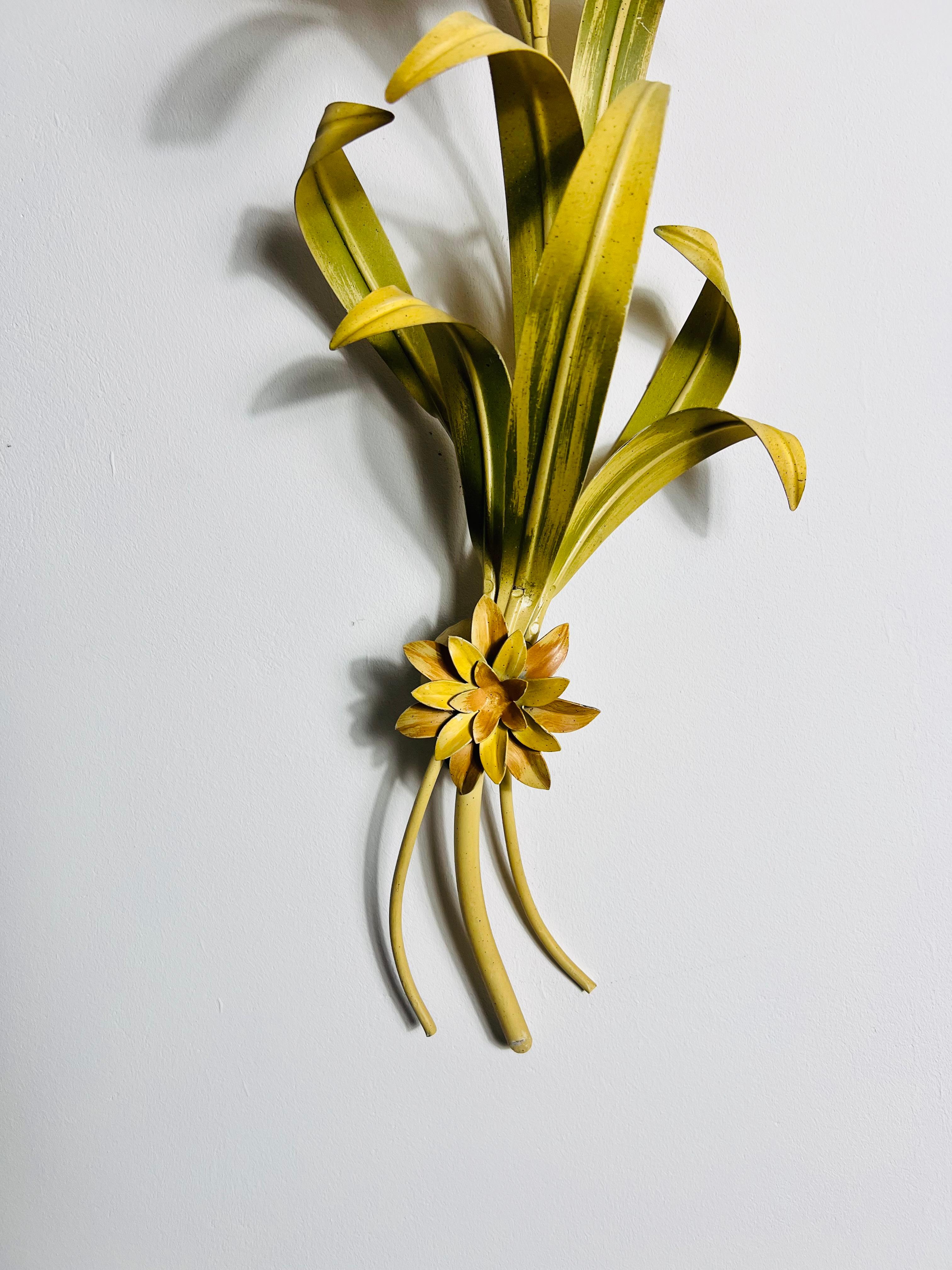 Paire d'appliques Florentine en forme de fleur, Italie, années 1960 en vente 1