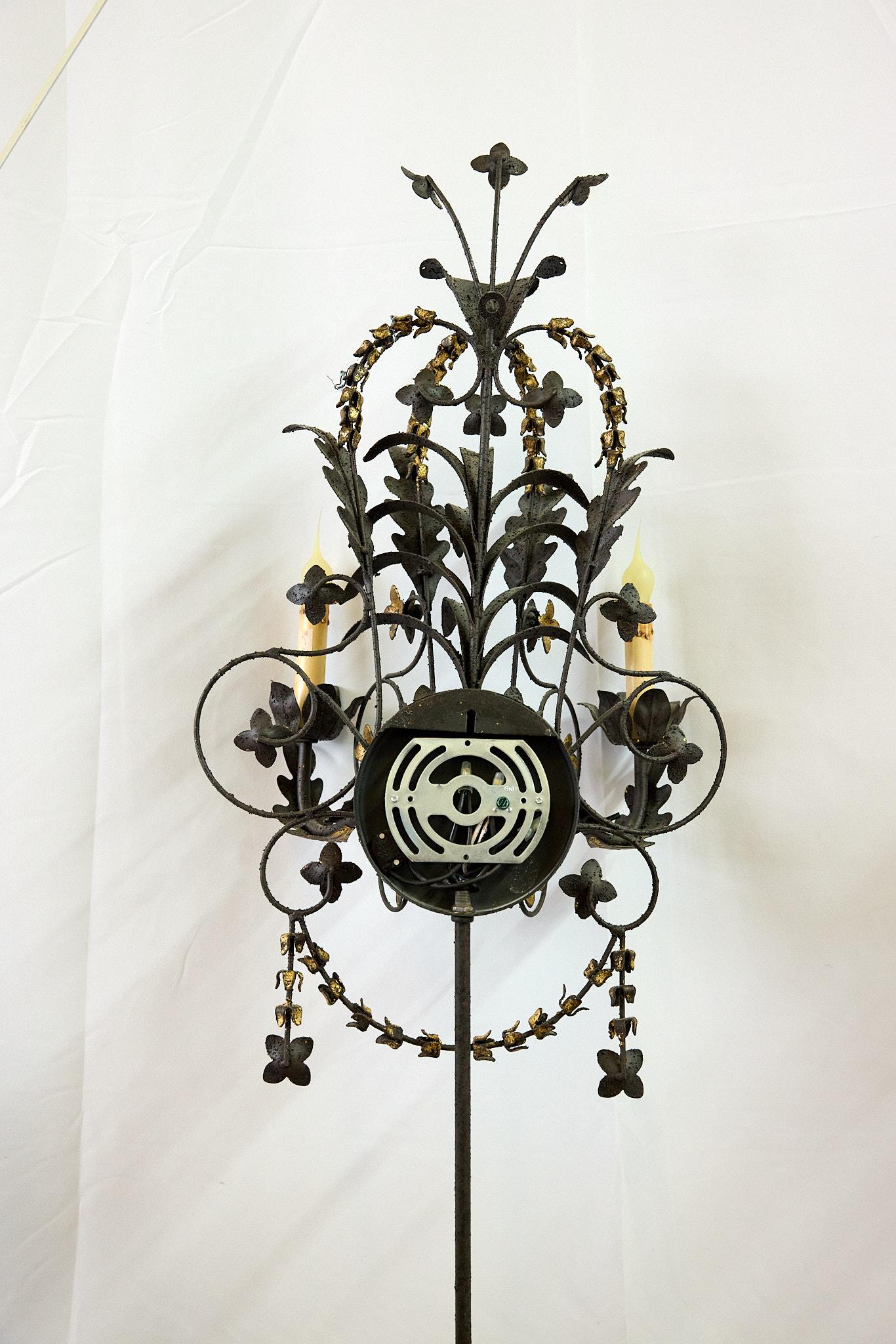 Paire d'appliques murales à deux lumières en métal doré Florentine en vente 9