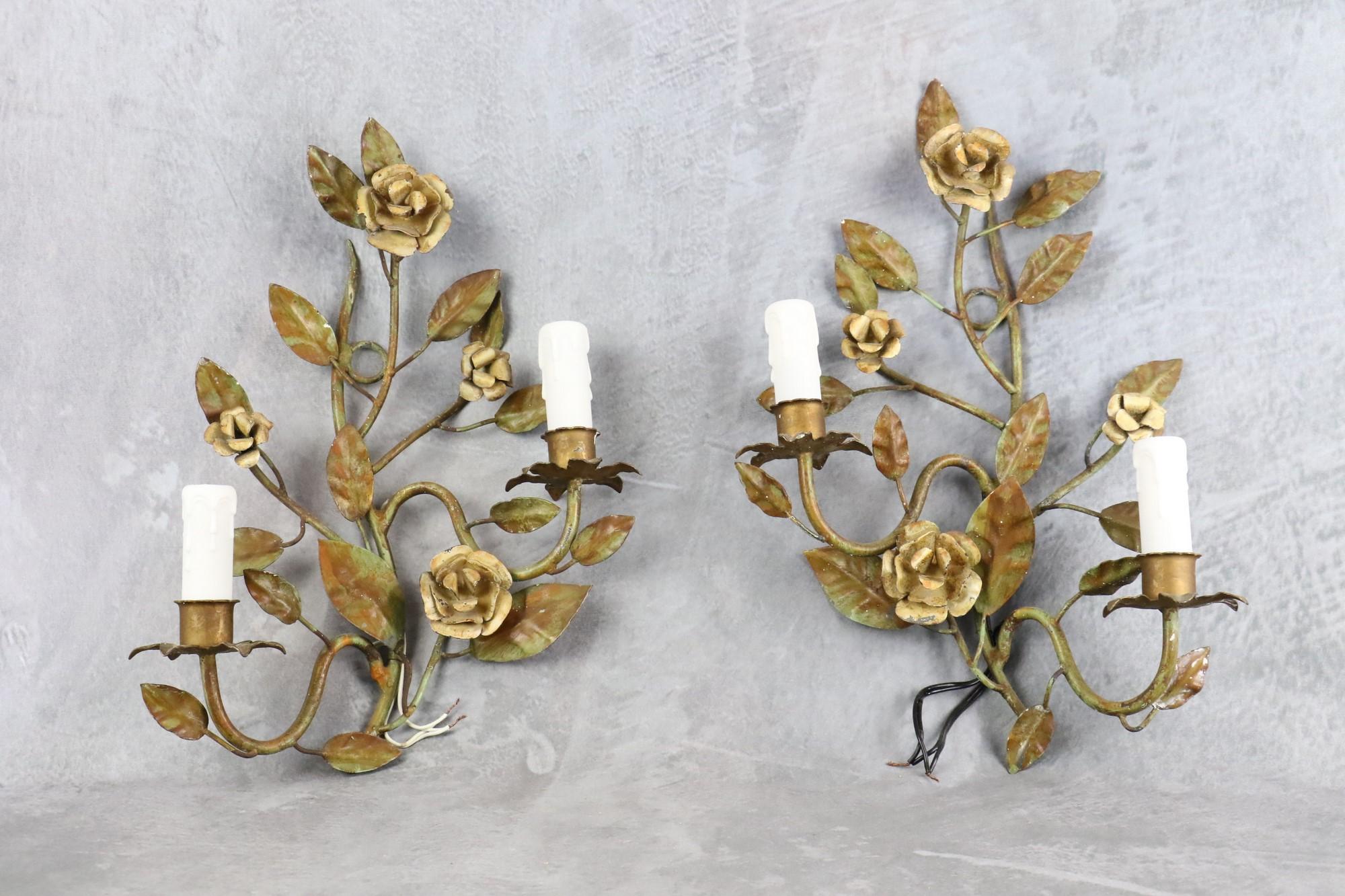Italian Pair of Florentine sconces decorated with foliage and roses, 1960, Italy