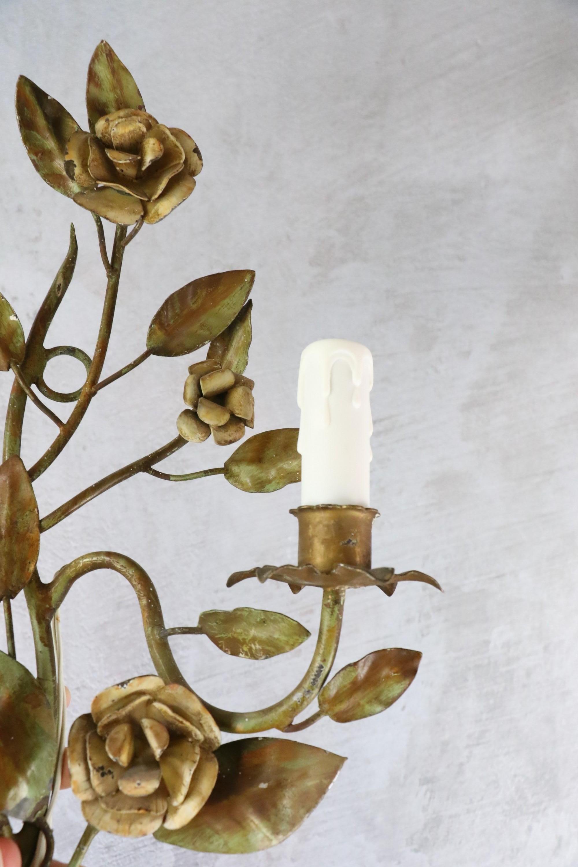 Mid-20th Century Pair of Florentine sconces decorated with foliage and roses, 1960, Italy